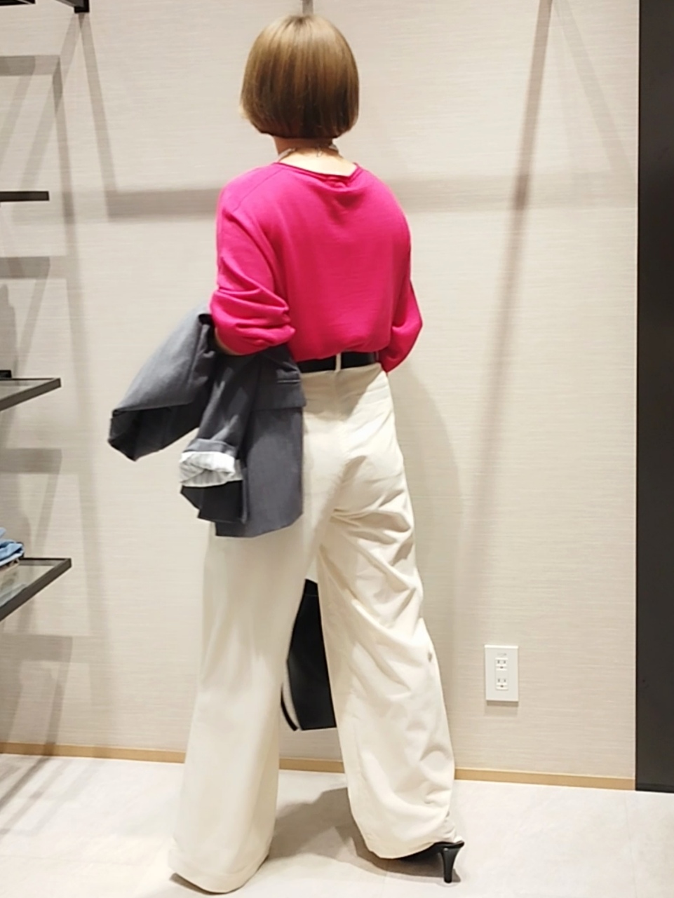 s u g iさんの「UNTITLED｜【店頭人気！/8色展開】ボリュームスリーブニットプルオーバー」を使ったコーディネート