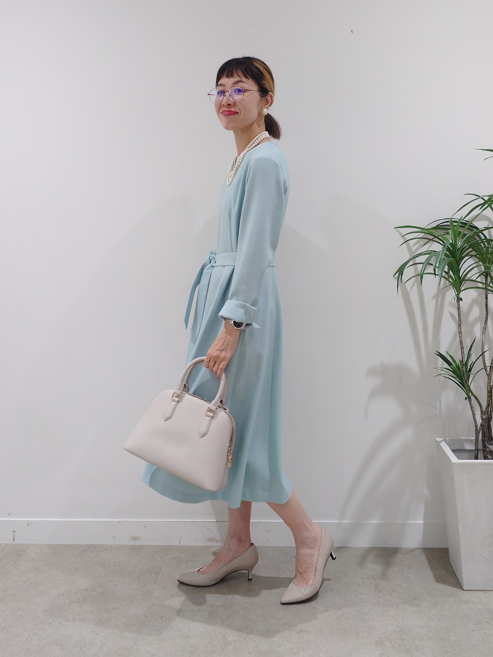 MUTSUKOさんの「UNTITLED｜【アレンジ自在】ロングパール調ネックレス」を使ったコーディネート