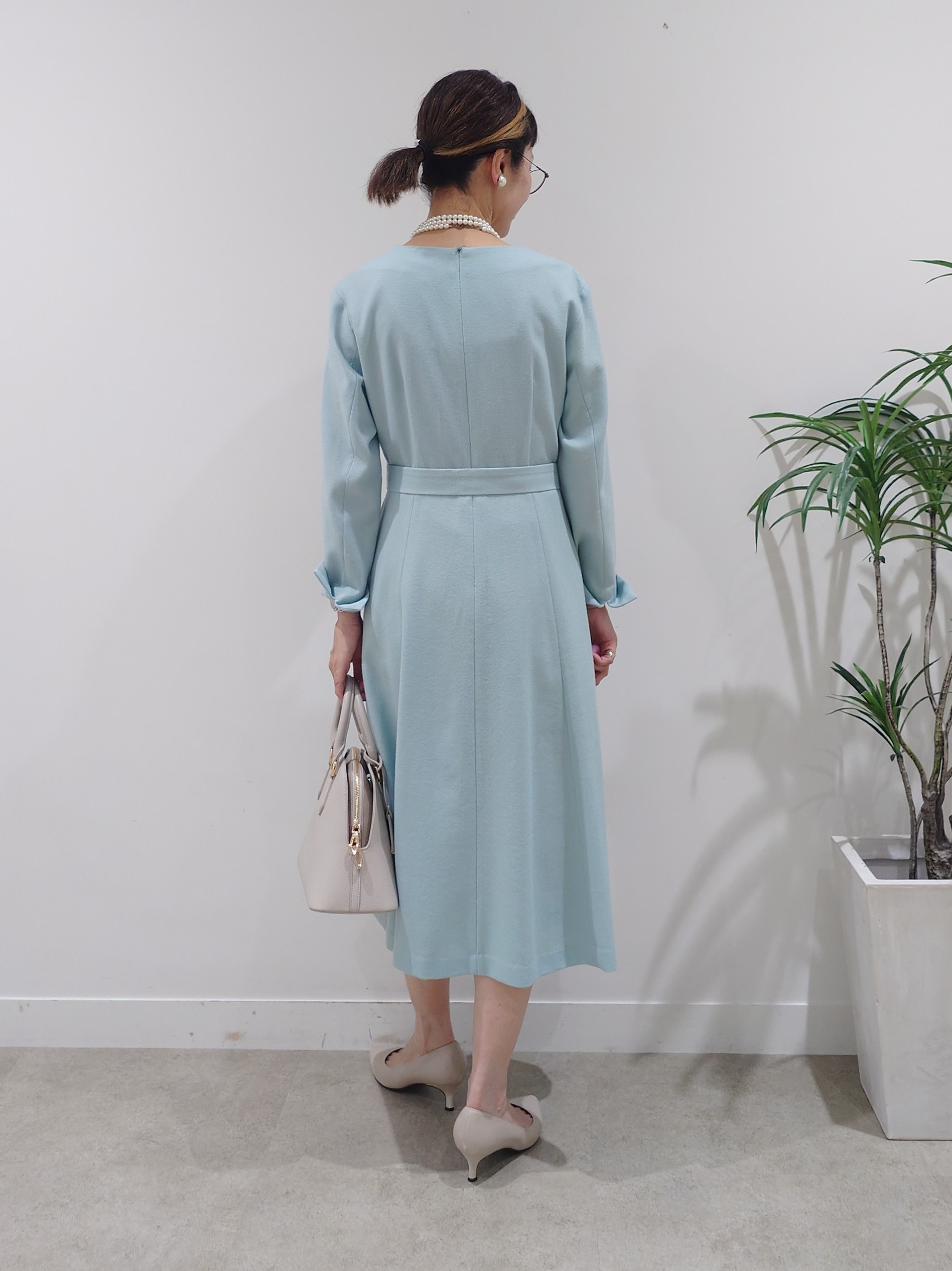 MUTSUKOさんの「UNTITLED｜【アレンジ自在】ロングパール調ネックレス」を使ったコーディネート