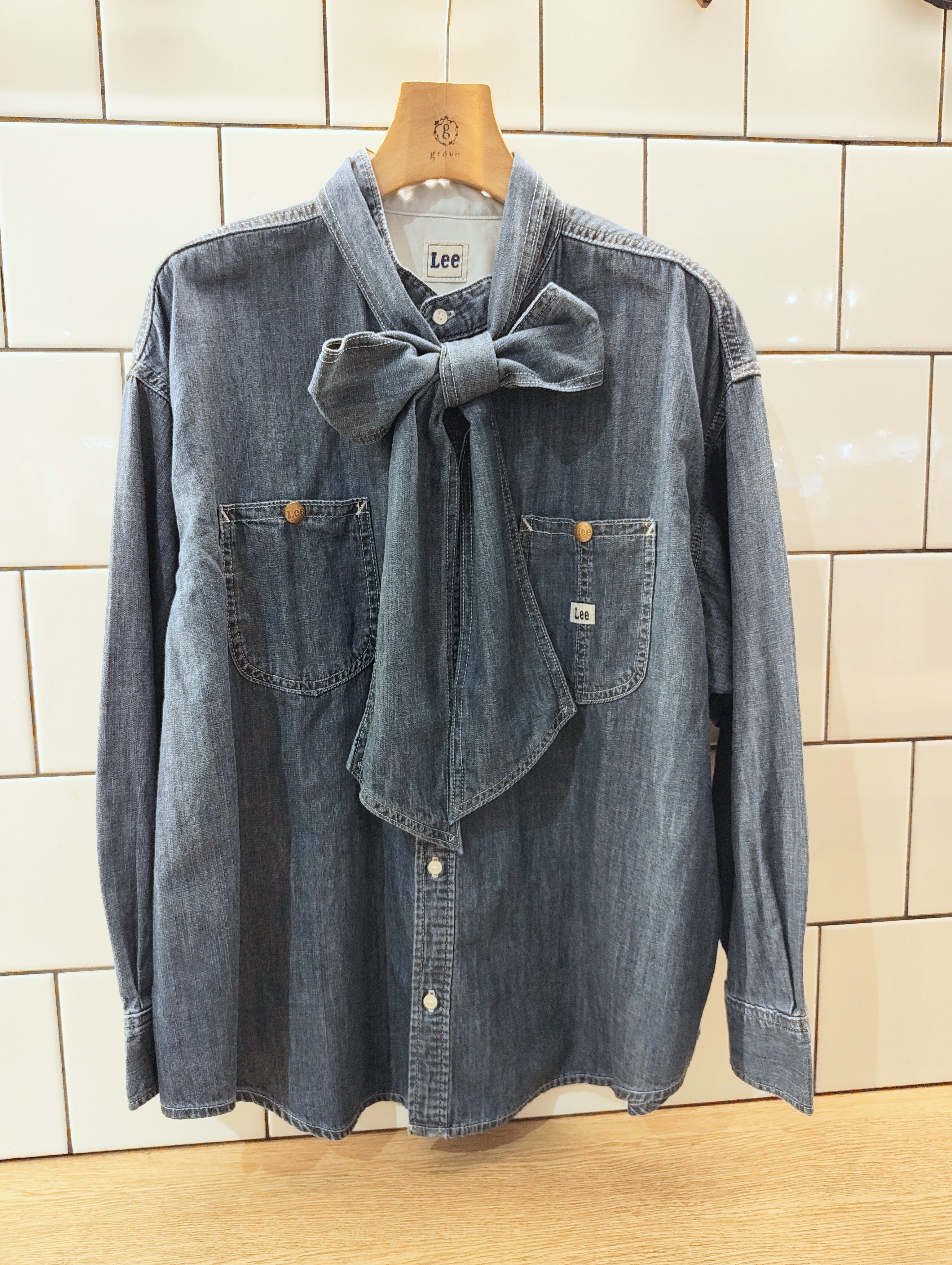 milkaさんの「grove｜【Lee&times;grove別注】DENIM BOWTIE SHIRTS」を使ったコーディネート