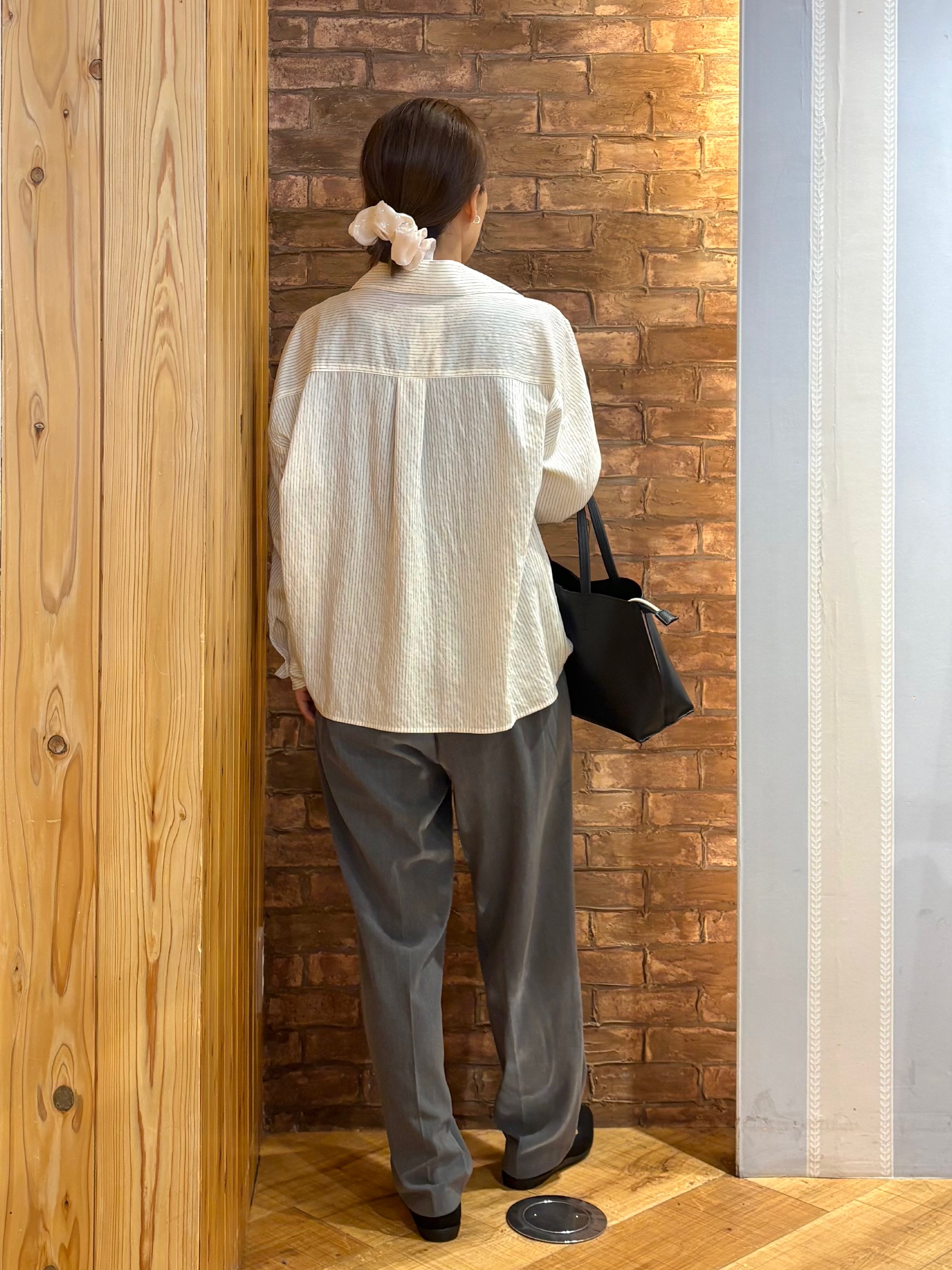 mieさんの「SHOO･LA･RUE｜【洗濯機可】インせず決まるAライン ストライプスキッパーシャツ」を使ったコーディネート