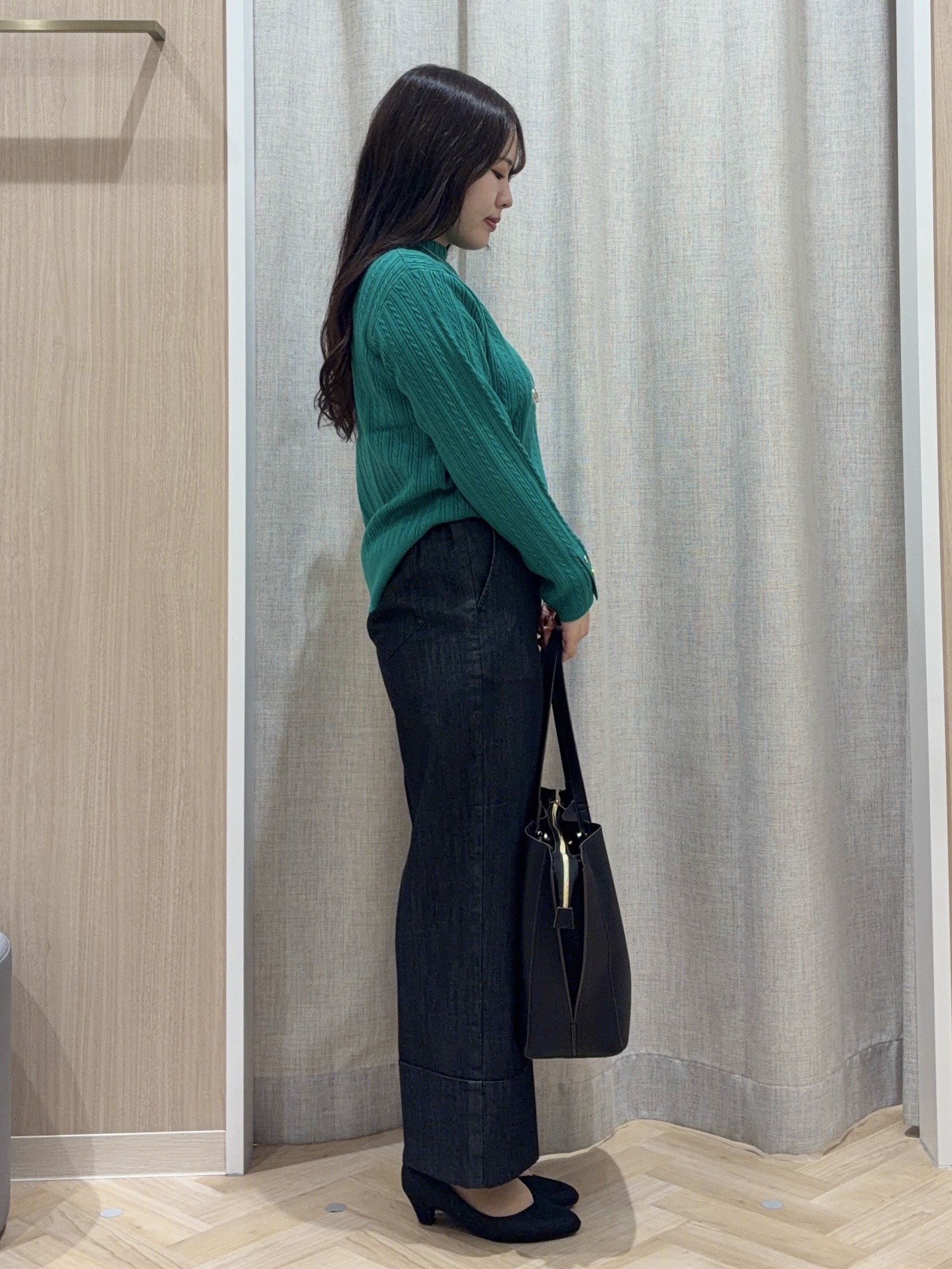 minamiさんの「grove｜【毛玉軽減】すっきり美人見え ケーブルニット」を使ったコーディネート
