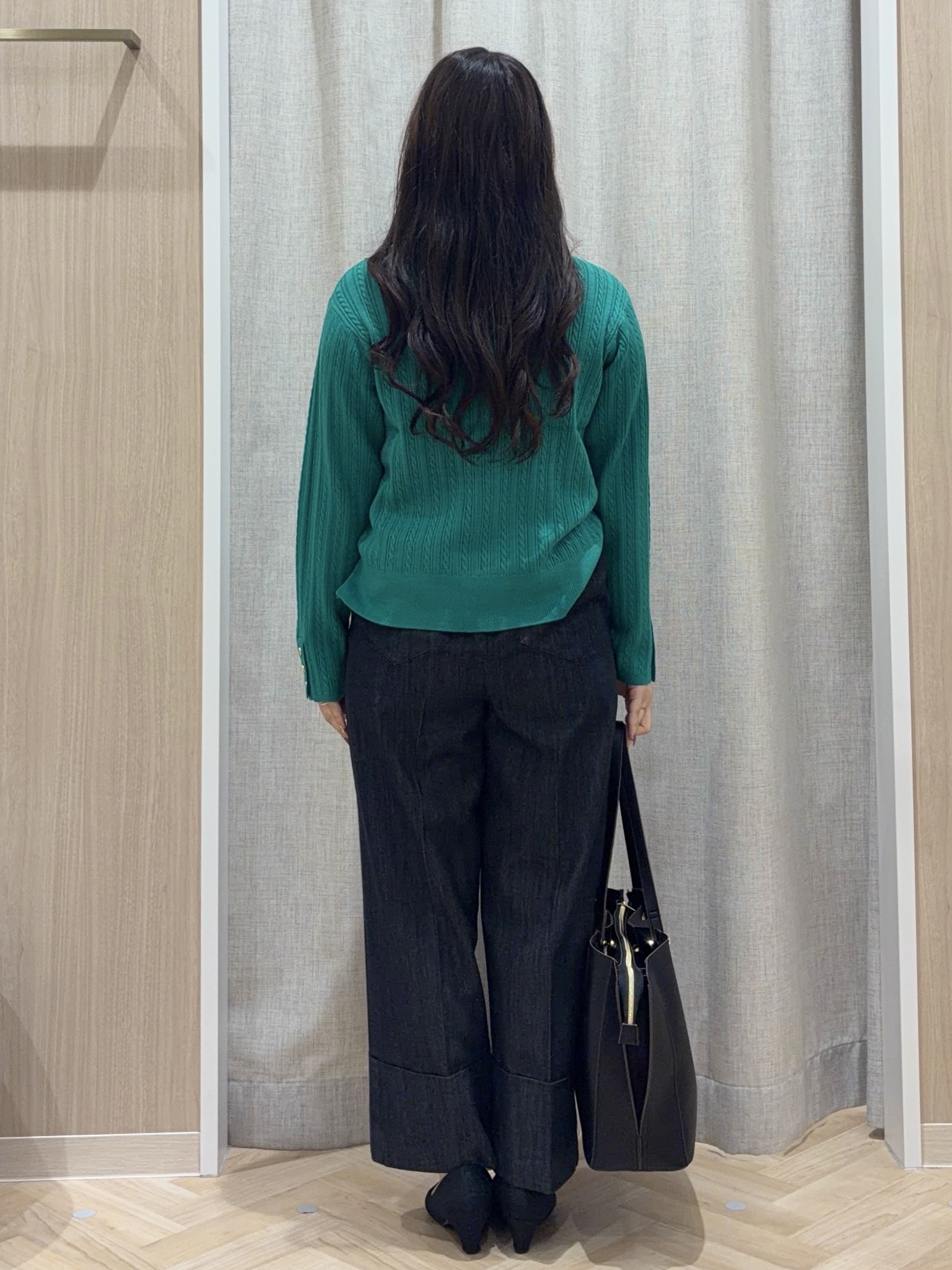 minamiさんの「grove｜【毛玉軽減】すっきり美人見え ケーブルニット」を使ったコーディネート