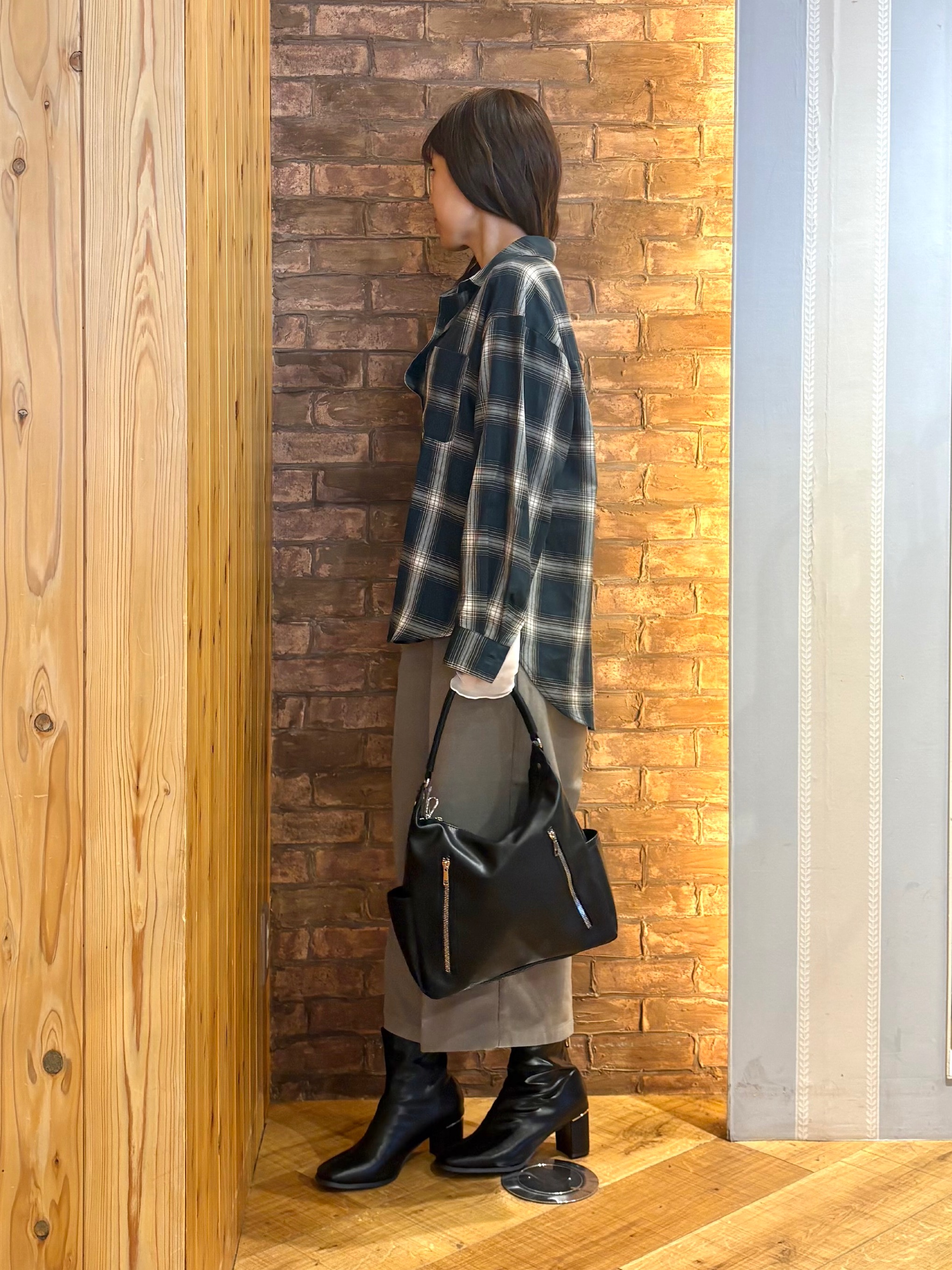 mieさんの「SHOO･LA･RUE｜【洗濯後しわになりにくい/S-LL】気分で選ぶ 大人のデイリー使いに ベーシックシャツ」を使ったコーディネート