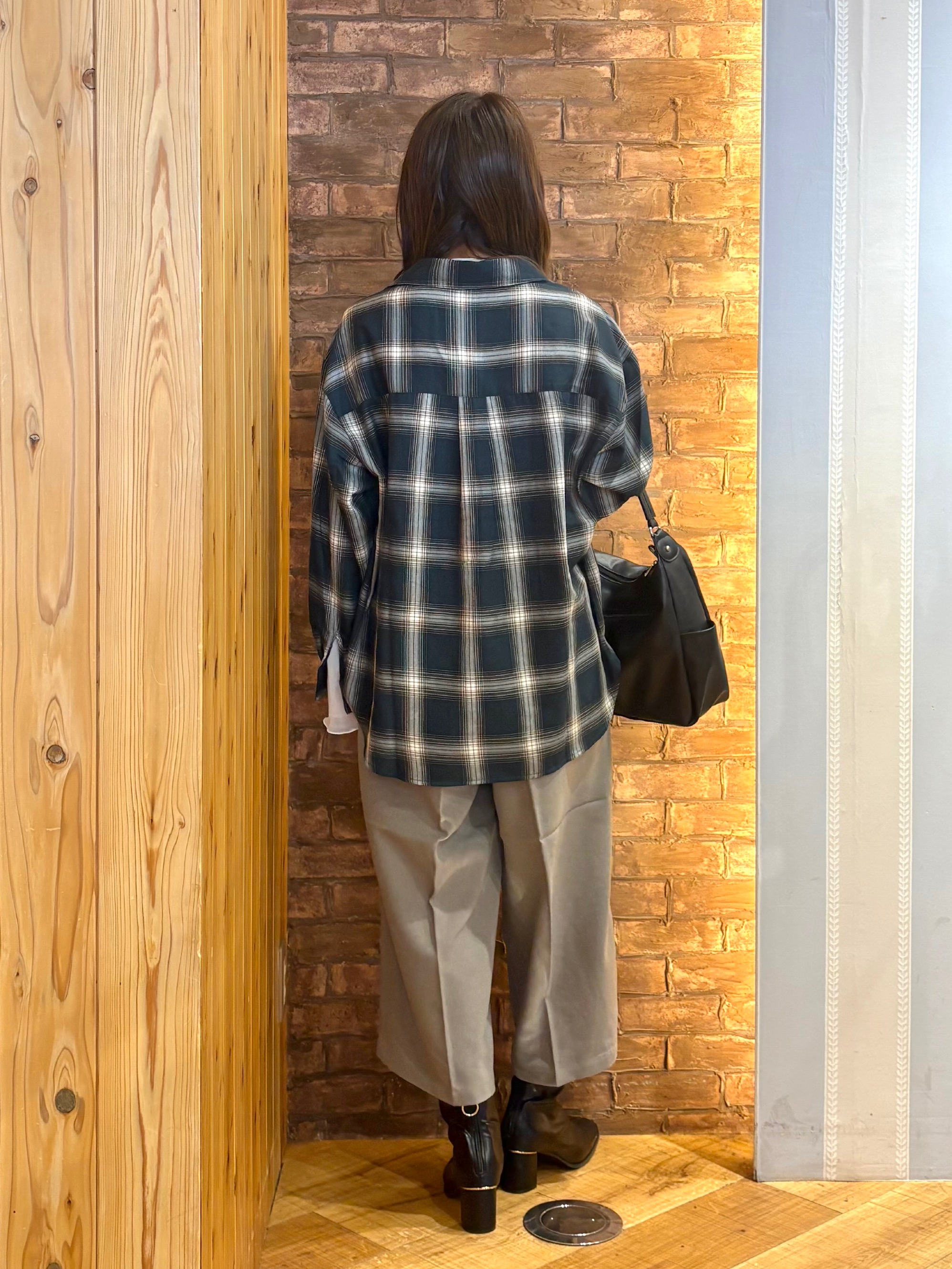 mieさんの「SHOO･LA･RUE｜【洗濯後しわになりにくい/S-LL】気分で選ぶ 大人のデイリー使いに ベーシックシャツ」を使ったコーディネート