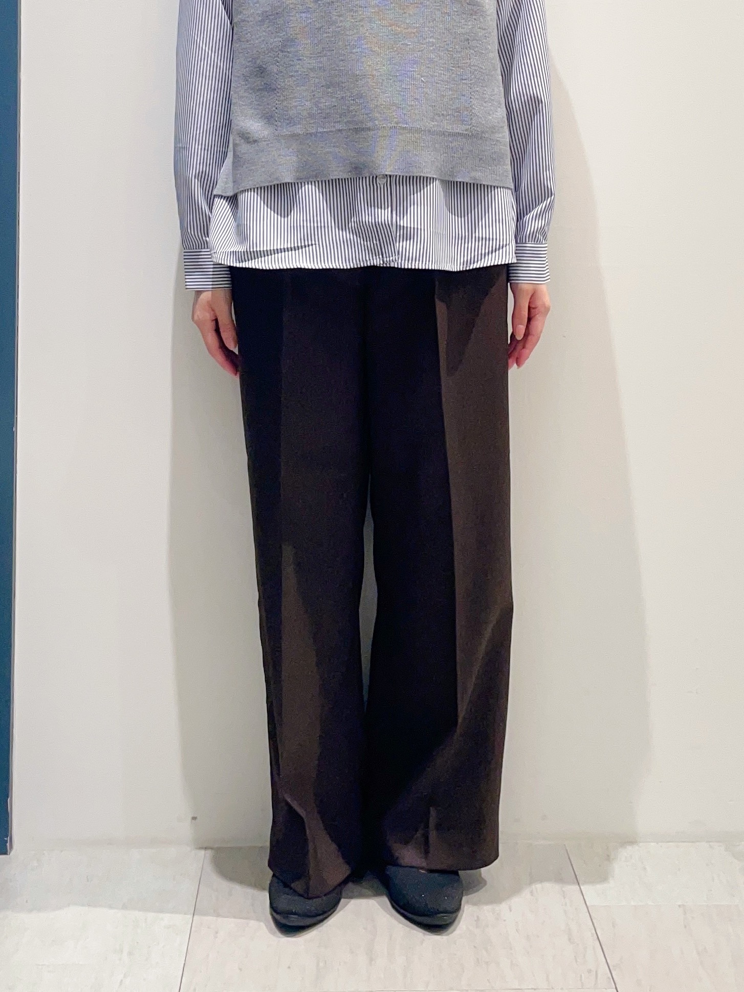 haruさんの「grove｜【2点セット/時短・着回し】着るだけでコーデが完成 ニットベスト&times;シャツ」を使ったコーディネート
