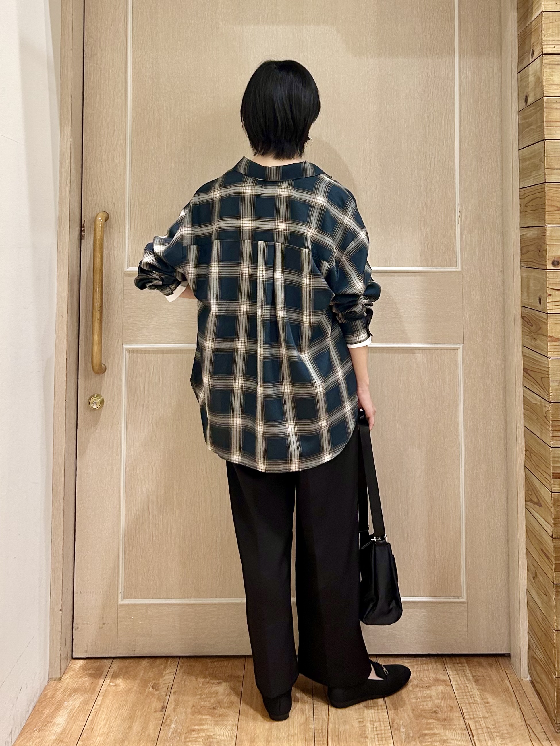 ちぐささんの「SHOO･LA･RUE｜【洗濯後しわになりにくい/S-LL】気分で選ぶ 大人のデイリー使いに ベーシックシャツ」を使ったコーディネート