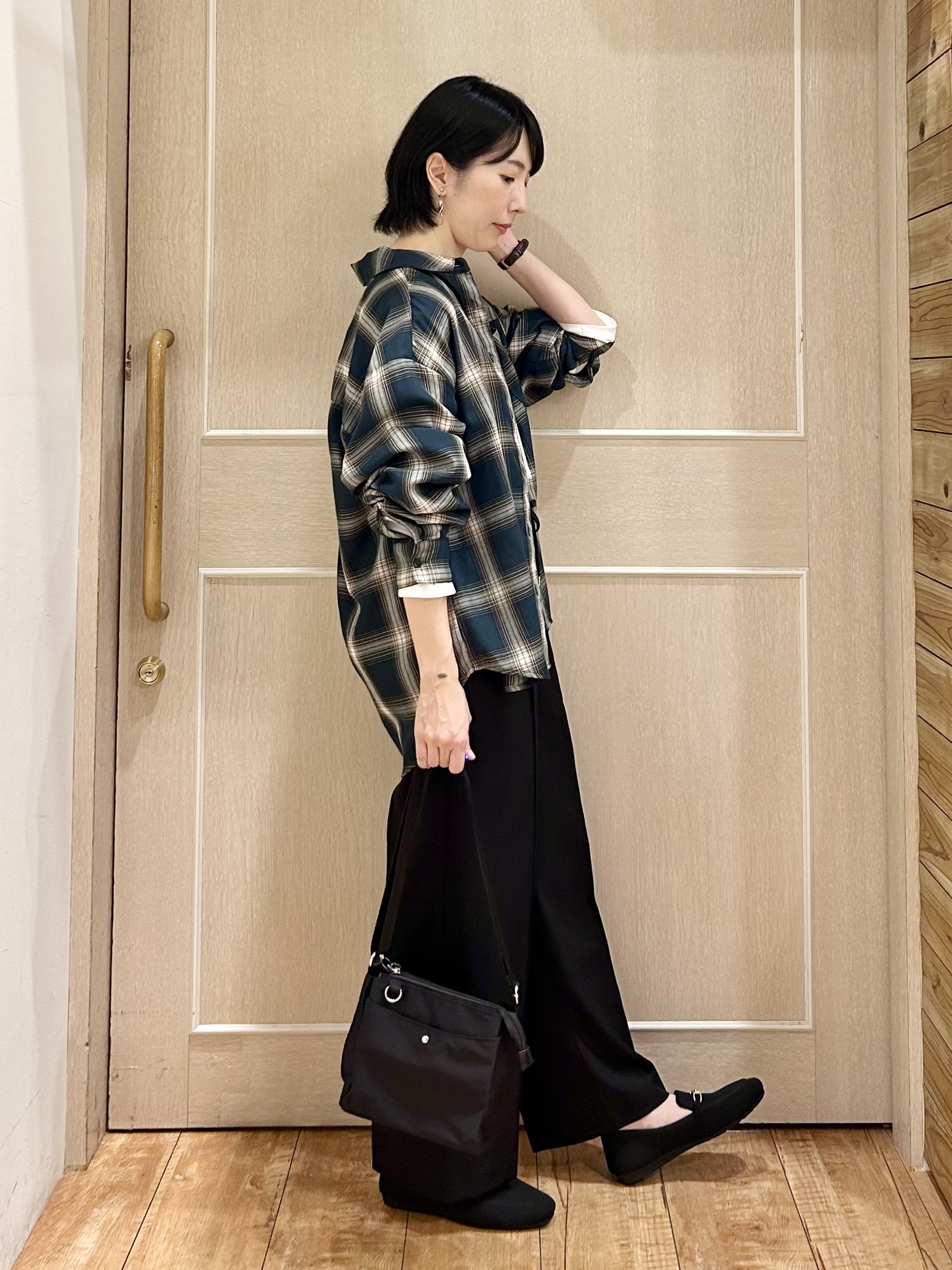 ちぐささんの「SHOO･LA･RUE｜【洗濯後しわになりにくい/S-LL】気分で選ぶ 大人のデイリー使いに ベーシックシャツ」を使ったコーディネート