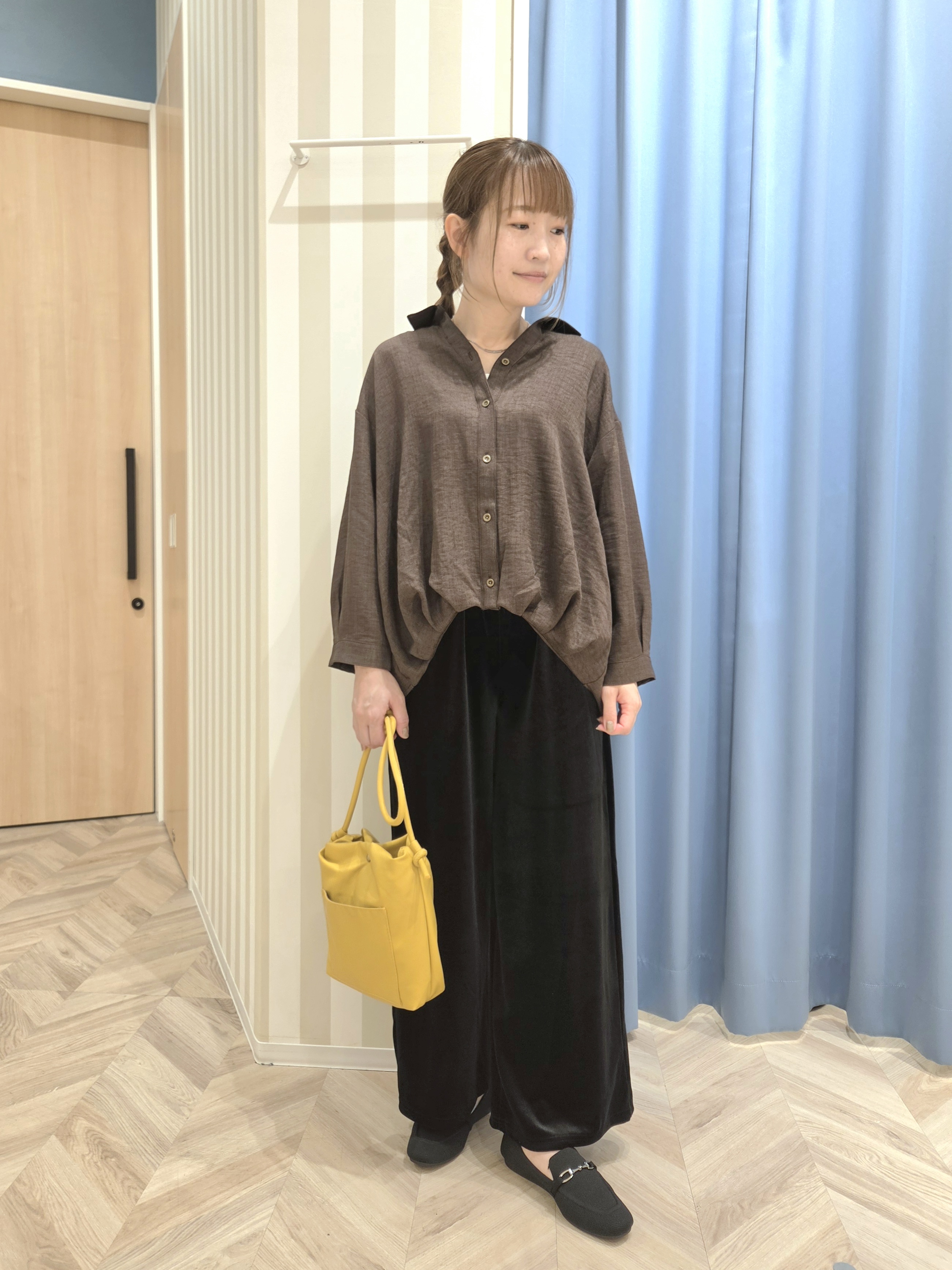 Ikumiさんの「SHOO･LA･RUE｜【洗濯後しわになりにくい/インしてる風】1枚で着映える裾タックシャツ」を使ったコーディネート