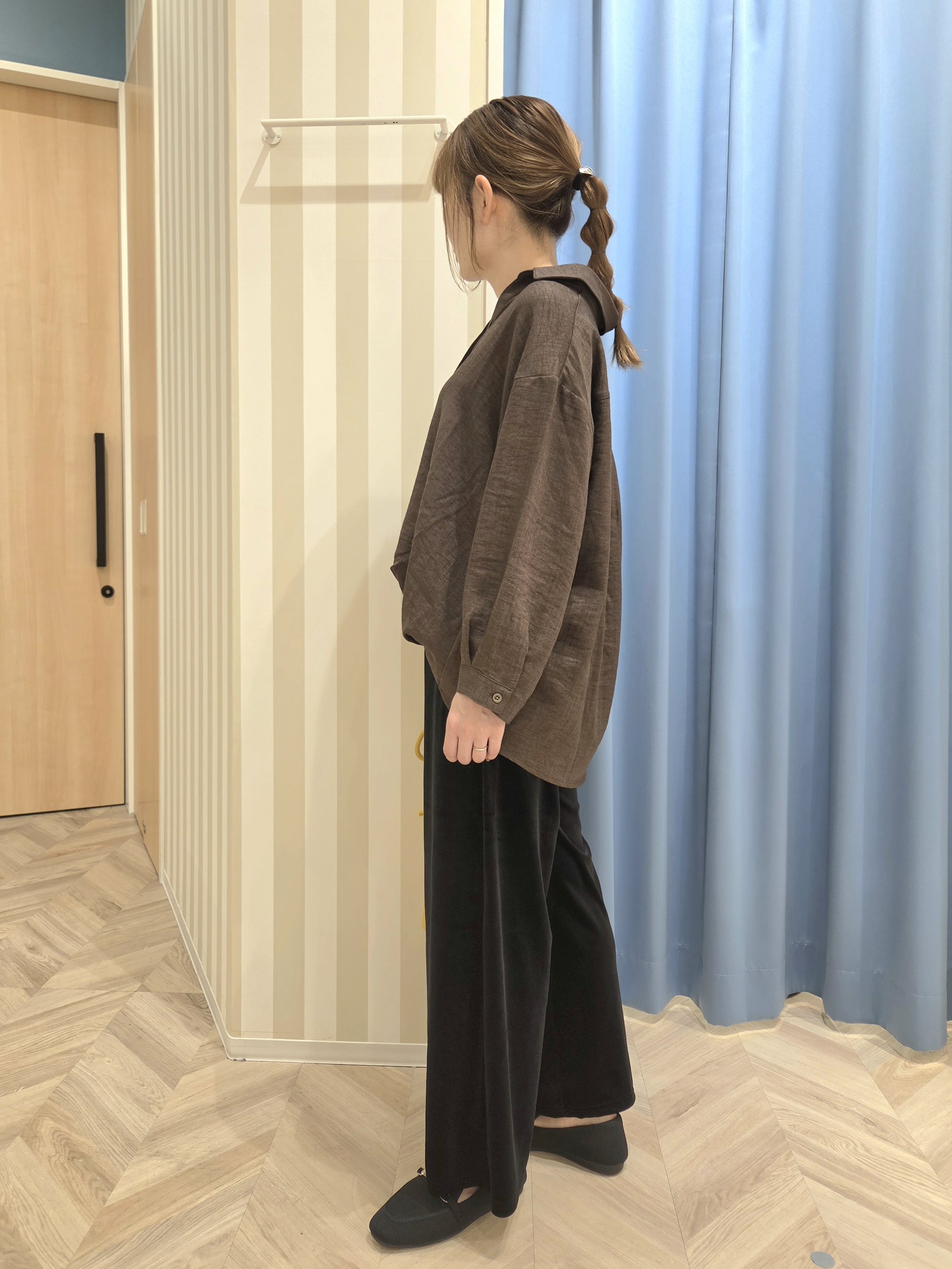 Ikumiさんの「SHOO･LA･RUE｜【洗濯後しわになりにくい/インしてる風】1枚で着映える裾タックシャツ」を使ったコーディネート