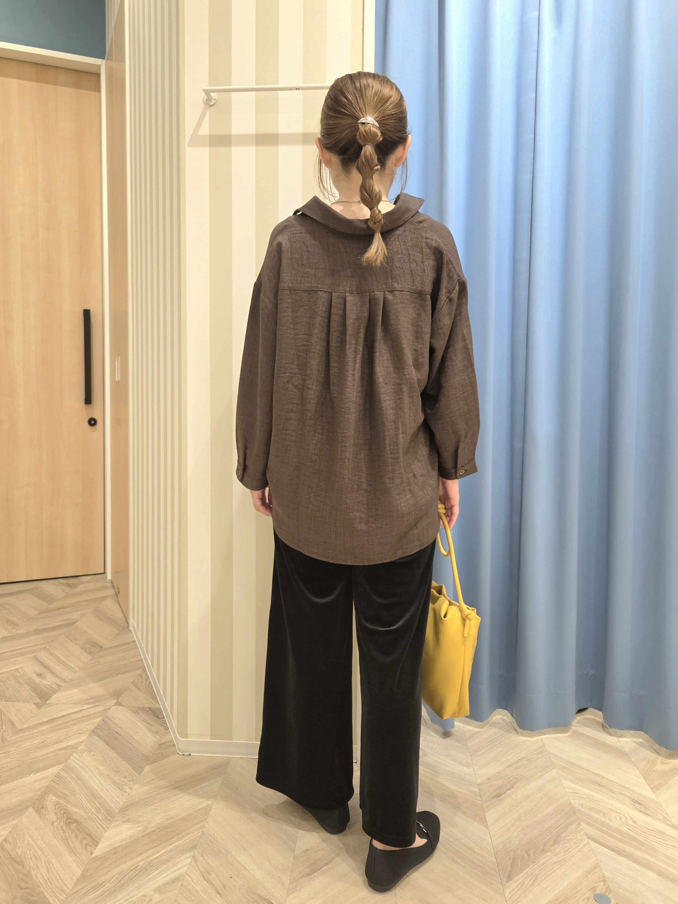 Ikumiさんの「SHOO･LA･RUE｜【洗濯後しわになりにくい/インしてる風】1枚で着映える裾タックシャツ」を使ったコーディネート