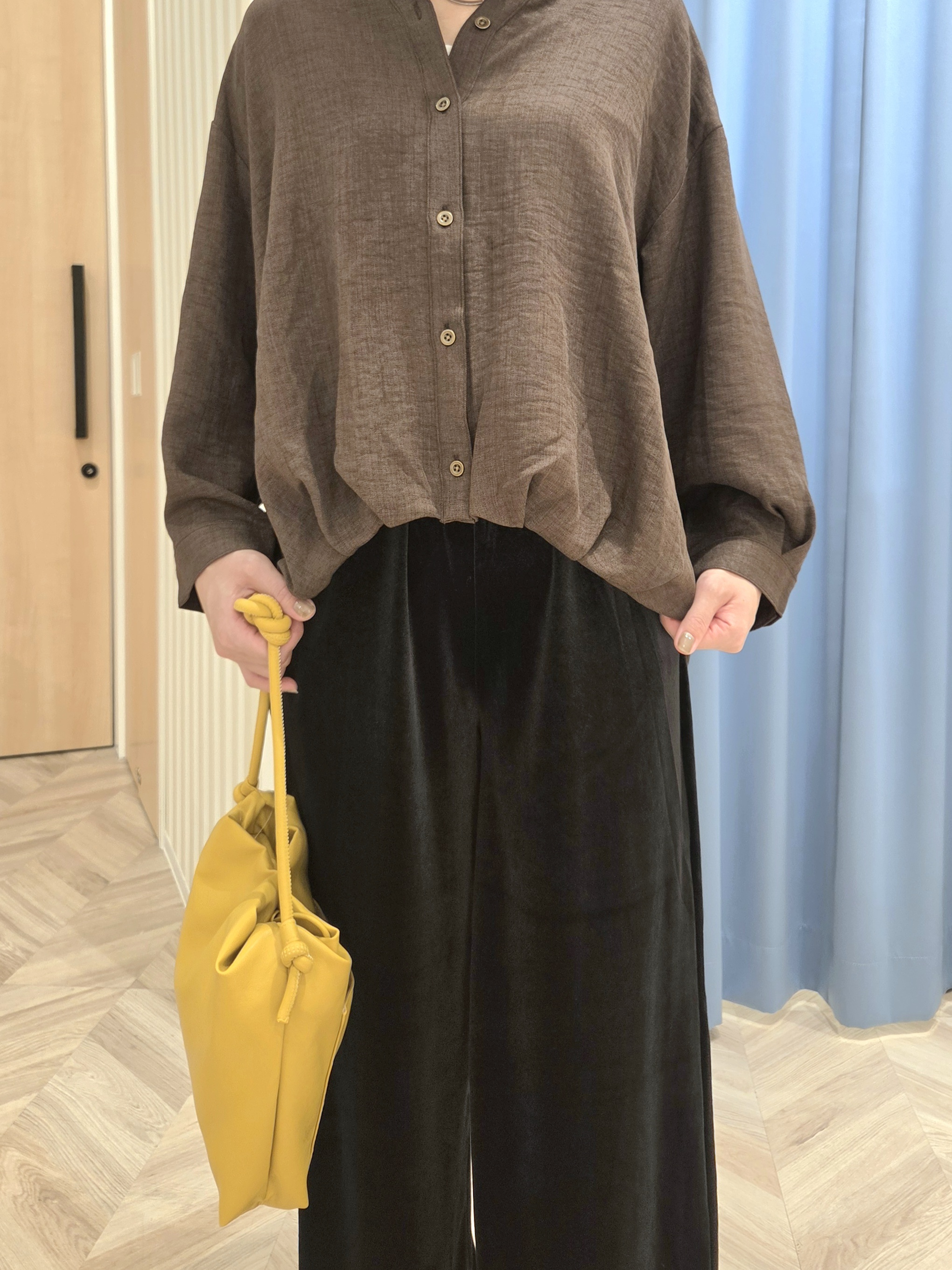 Ikumiさんの「SHOO･LA･RUE｜【洗濯後しわになりにくい/インしてる風】1枚で着映える裾タックシャツ」を使ったコーディネート