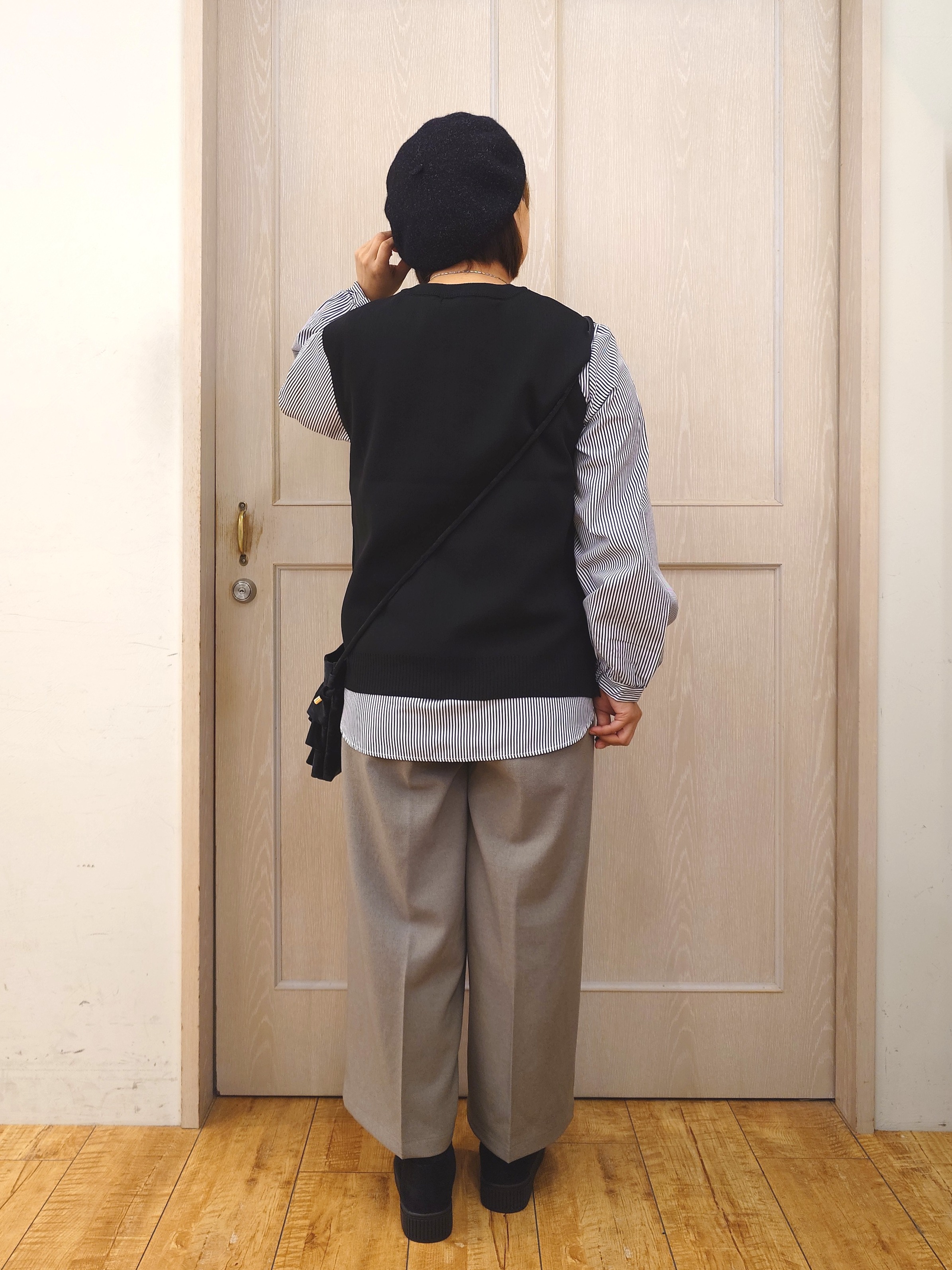 とろろさんの「SHOO･LA･RUE｜【2点セット/S-LL】着回し自在 スポンディッシュニットベスト＆フレアシャツ」を使ったコーディネート