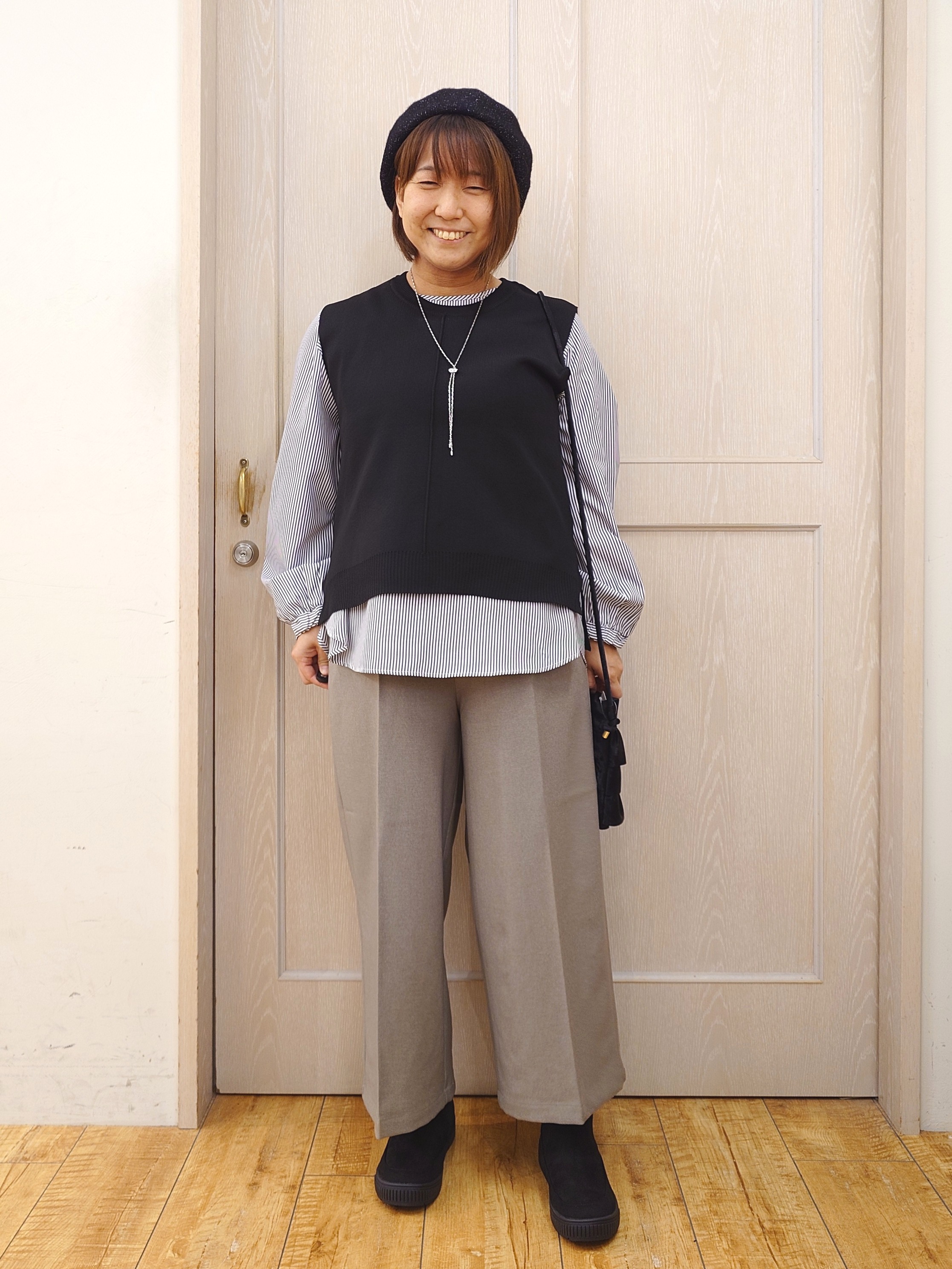 とろろさんの「SHOO･LA･RUE｜【2点セット/S-LL】着回し自在 スポンディッシュニットベスト＆フレアシャツ」を使ったコーディネート