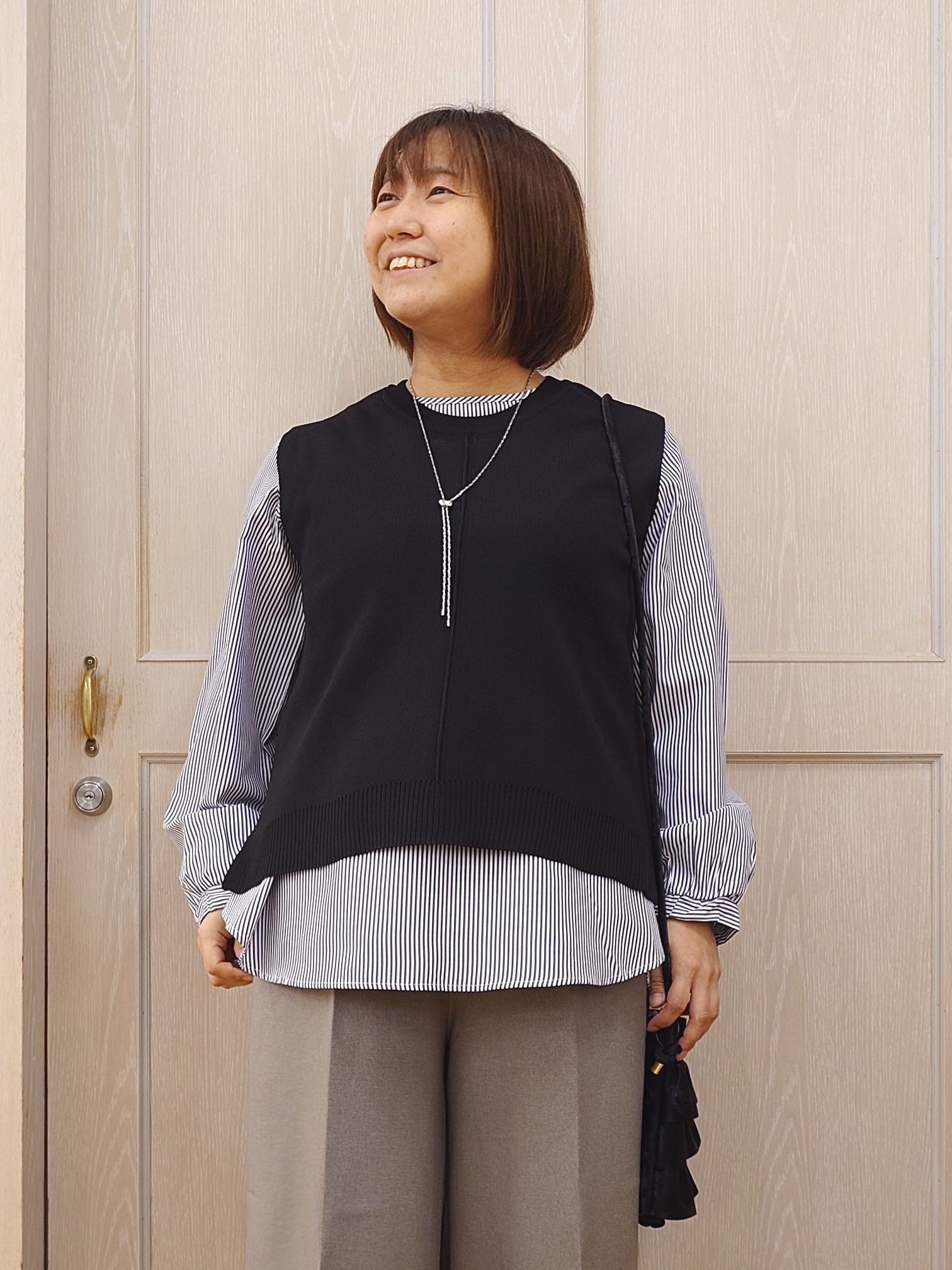 とろろさんの「SHOO･LA･RUE｜【2点セット/S-LL】着回し自在 スポンディッシュニットベスト＆フレアシャツ」を使ったコーディネート