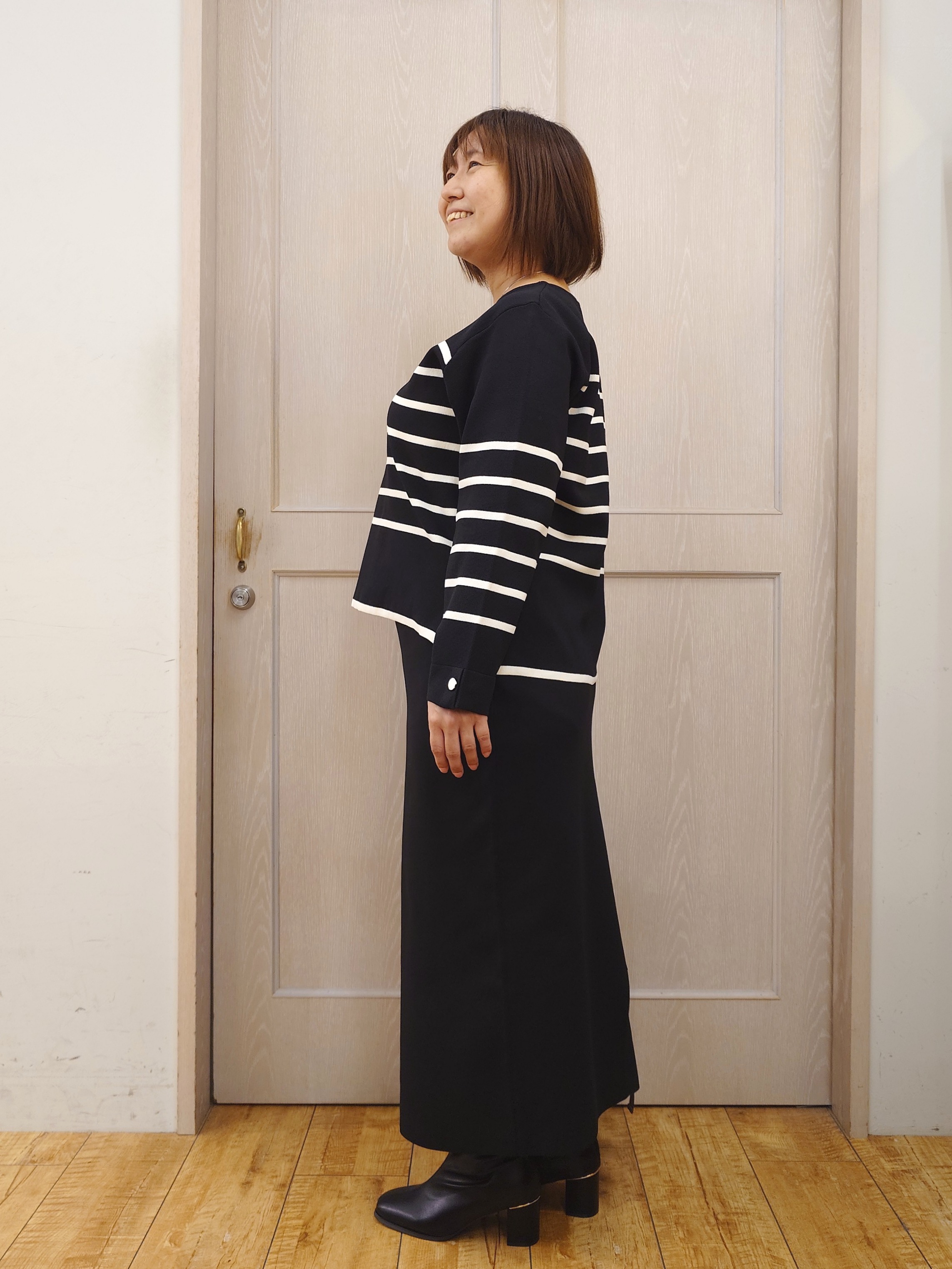 とろろさんの「SHOO･LA･RUE｜【洗濯機可/S-LL】抜け感ある着こなしに 金ボタン付き スポンディッシュ クルーネックニット」を使ったコーディネート