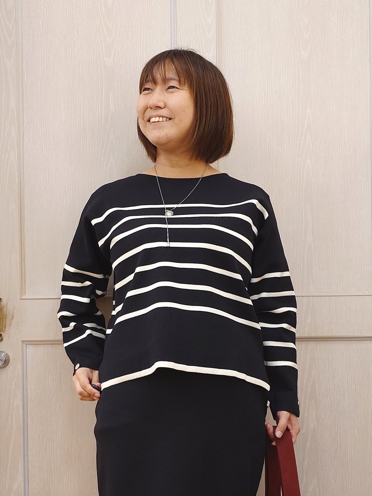 とろろさんの「SHOO･LA･RUE｜【洗濯機可/S-LL】抜け感ある着こなしに 金ボタン付き スポンディッシュ クルーネックニット」を使ったコーディネート