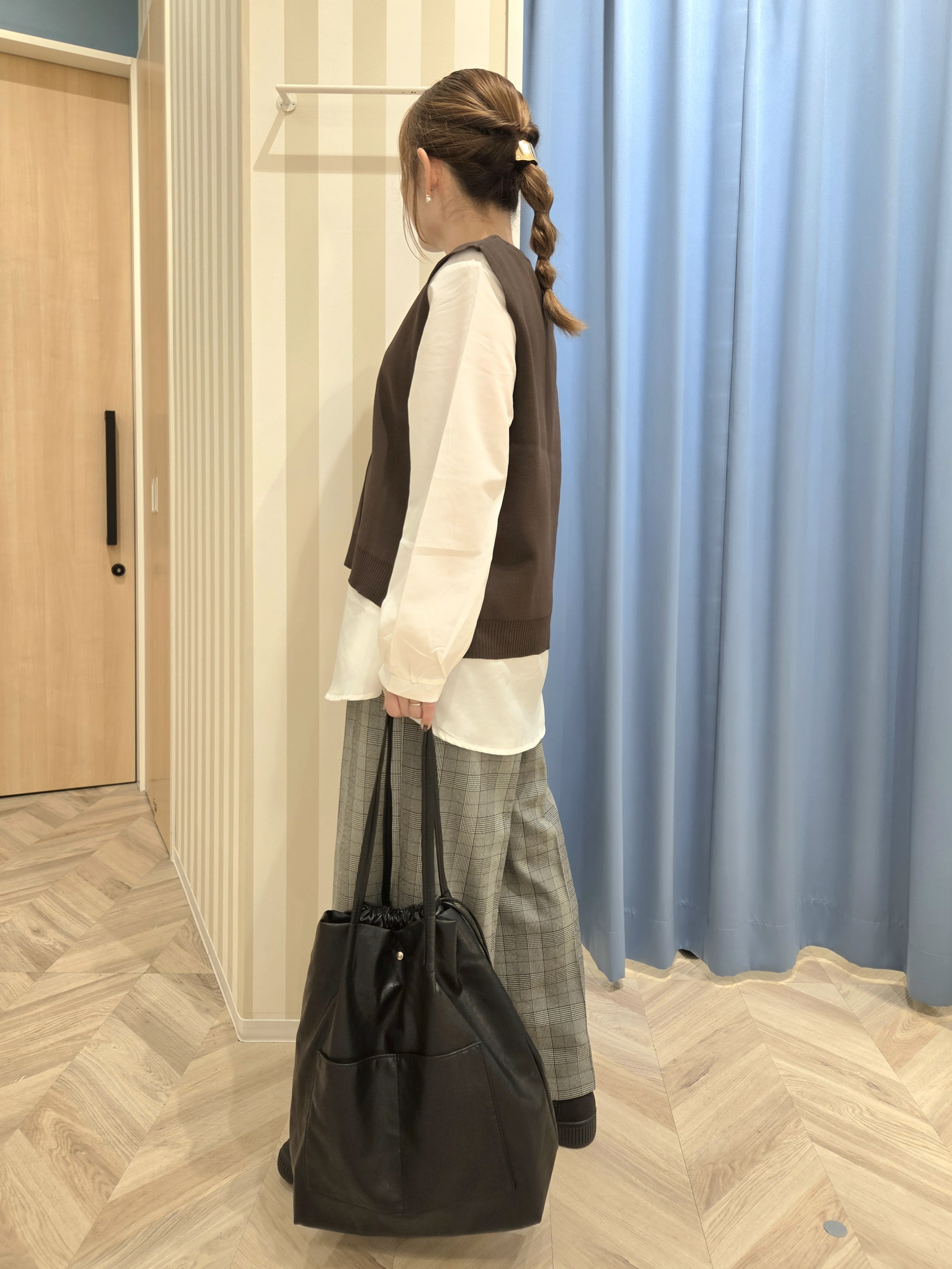 Ikumiさんの「SHOO･LA･RUE｜【2点セット/S-LL】着回し自在 スポンディッシュニットベスト＆フレアシャツ」を使ったコーディネート