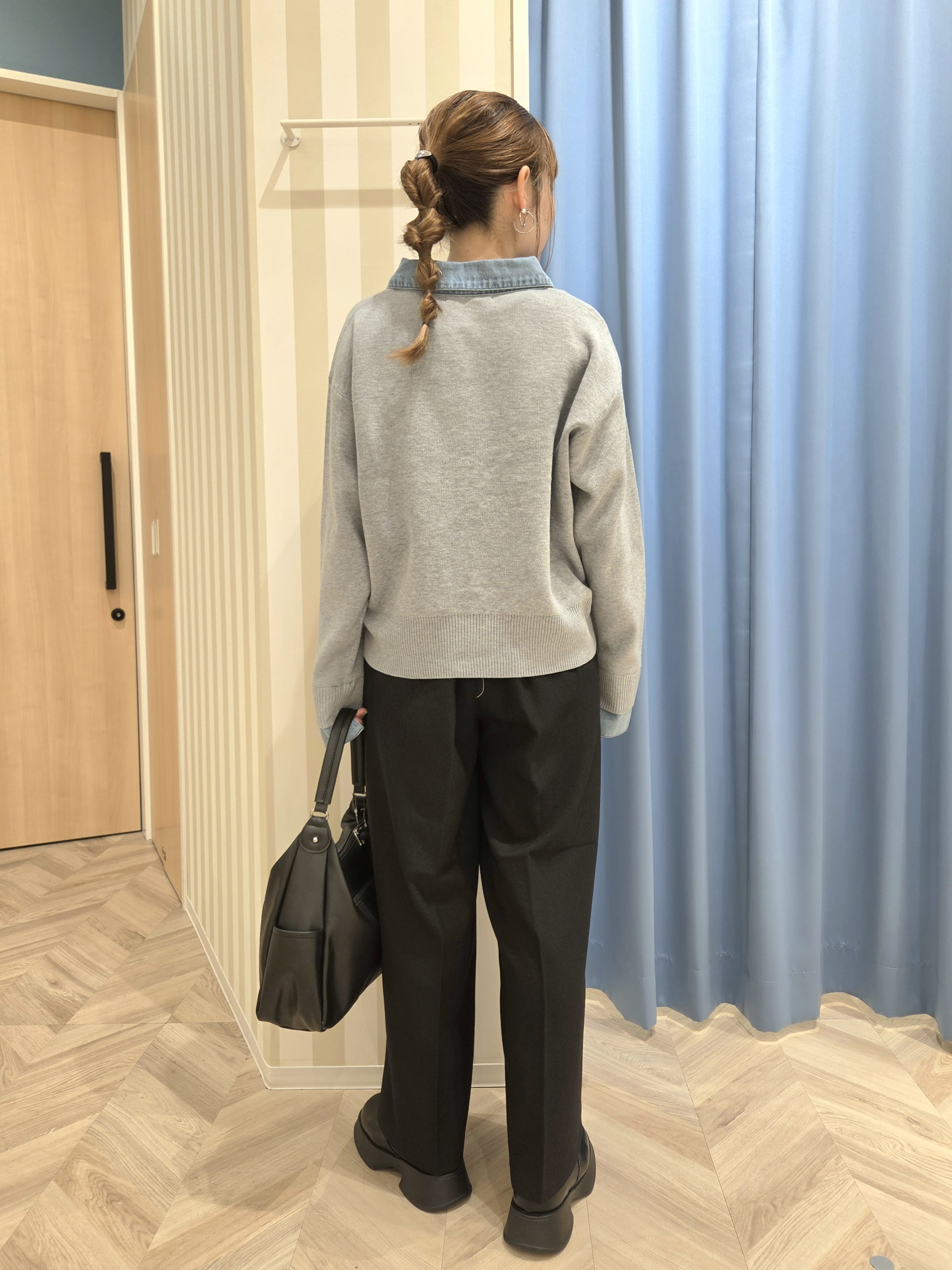 Ikumiさんの「SHOO･LA･RUE｜【S-LL/洗濯機可】デニム／チェック切替でこなれ見え 金ボタンニットカーディガン」を使ったコーディネート