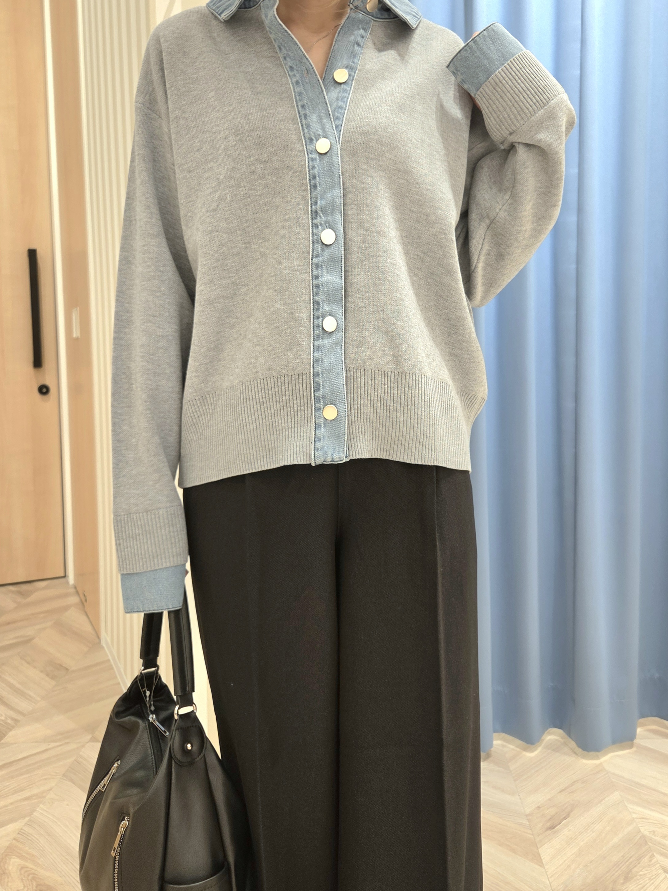 Ikumiさんの「SHOO･LA･RUE｜【S-LL/洗濯機可】デニム／チェック切替でこなれ見え 金ボタンニットカーディガン」を使ったコーディネート