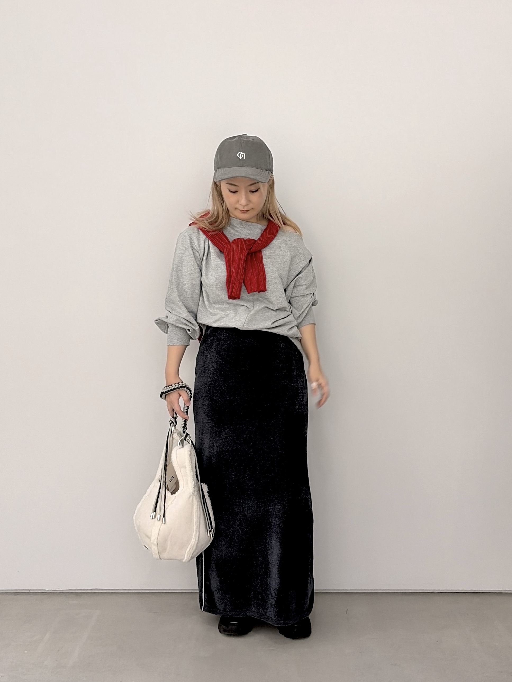 よねさんの「INDIVI｜裏毛オフショルカットソー」を使ったコーディネート