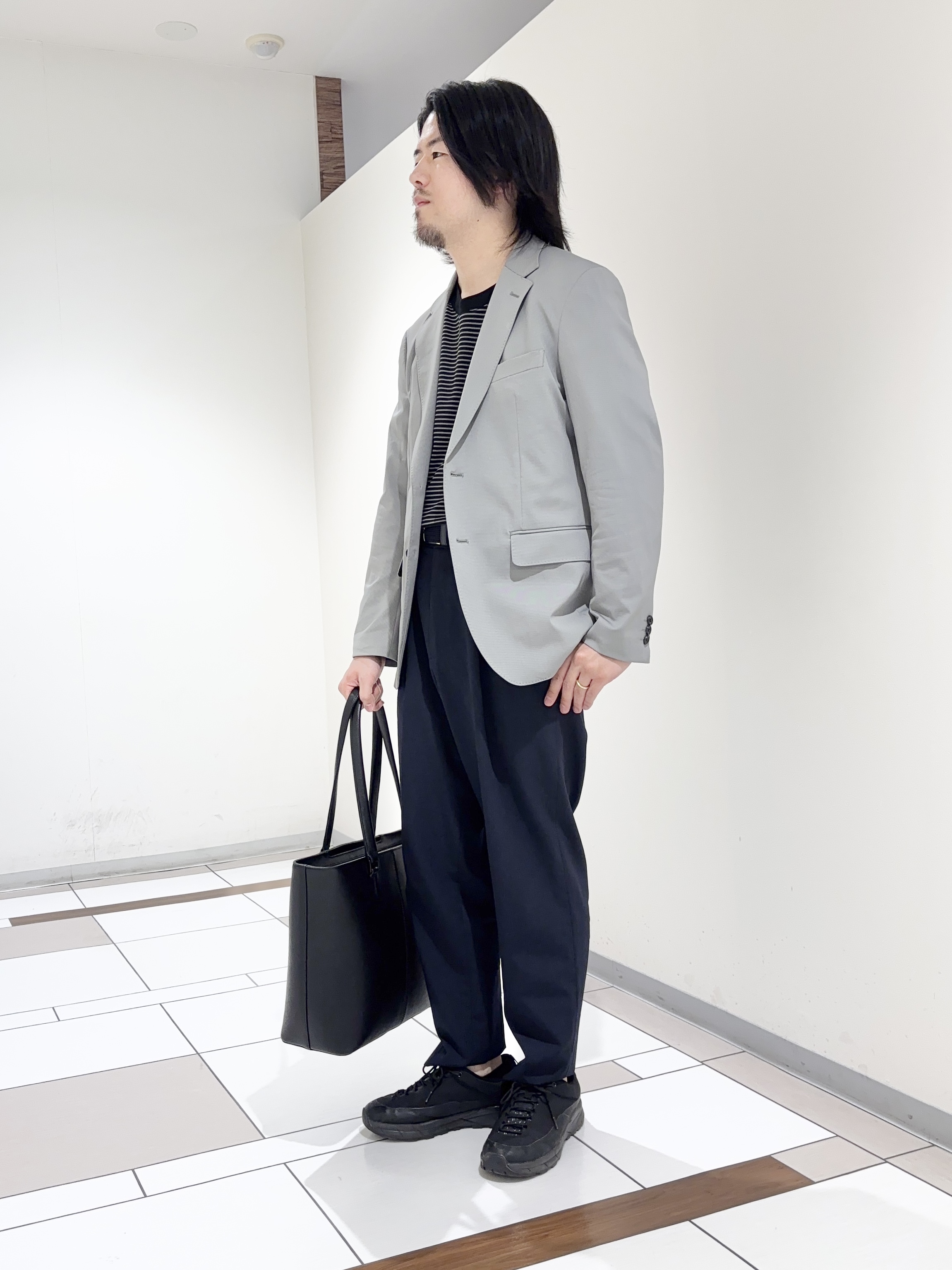 及川さんの「TAKEO KIKUCHI｜【360&deg;ストレッチ／軽量】None Of Stress ライト ジャケット（セットアップ対応）」を使ったコーディネート