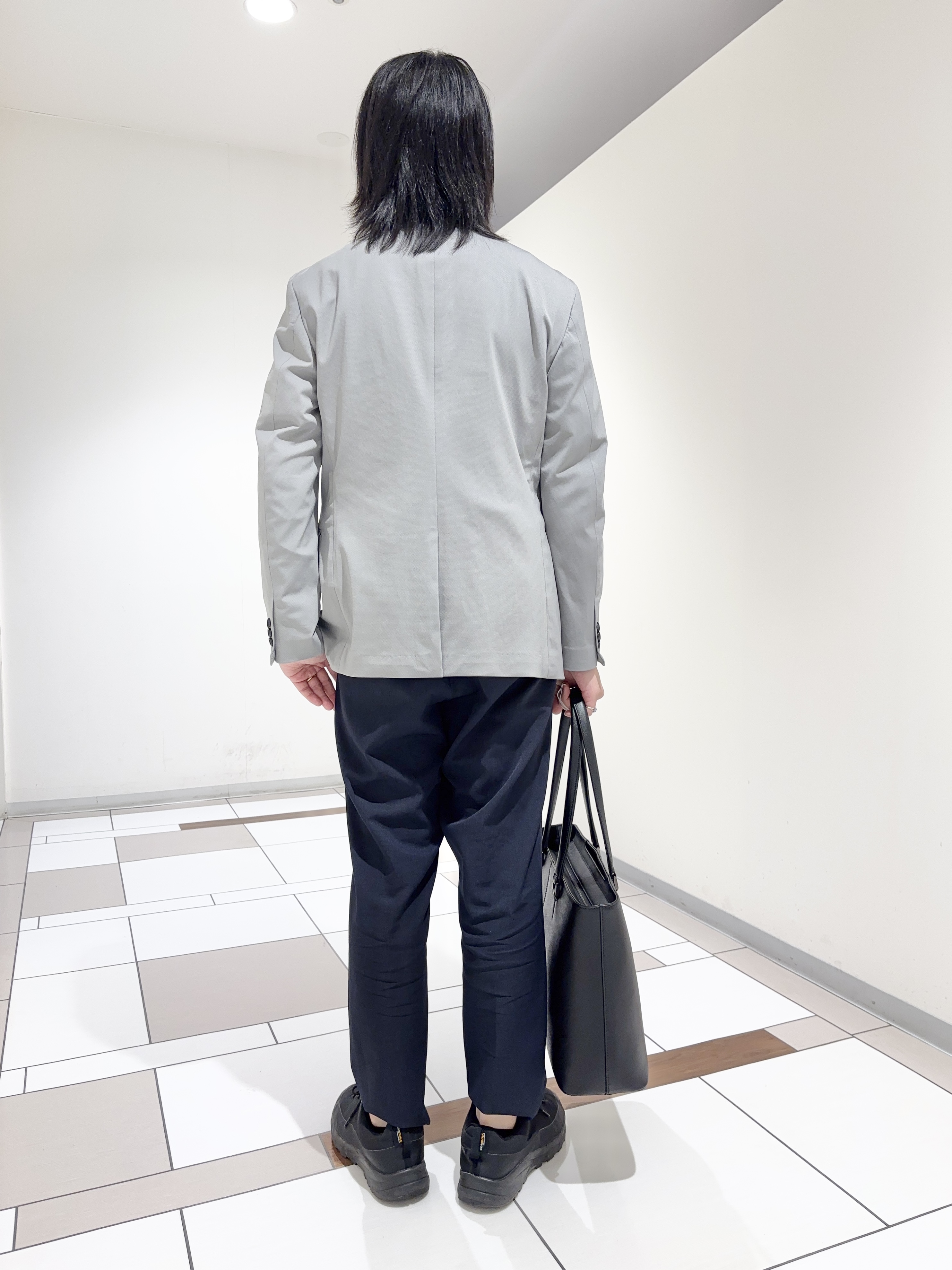 及川さんの「TAKEO KIKUCHI｜【360&deg;ストレッチ／軽量】None Of Stress ライト ジャケット（セットアップ対応）」を使ったコーディネート