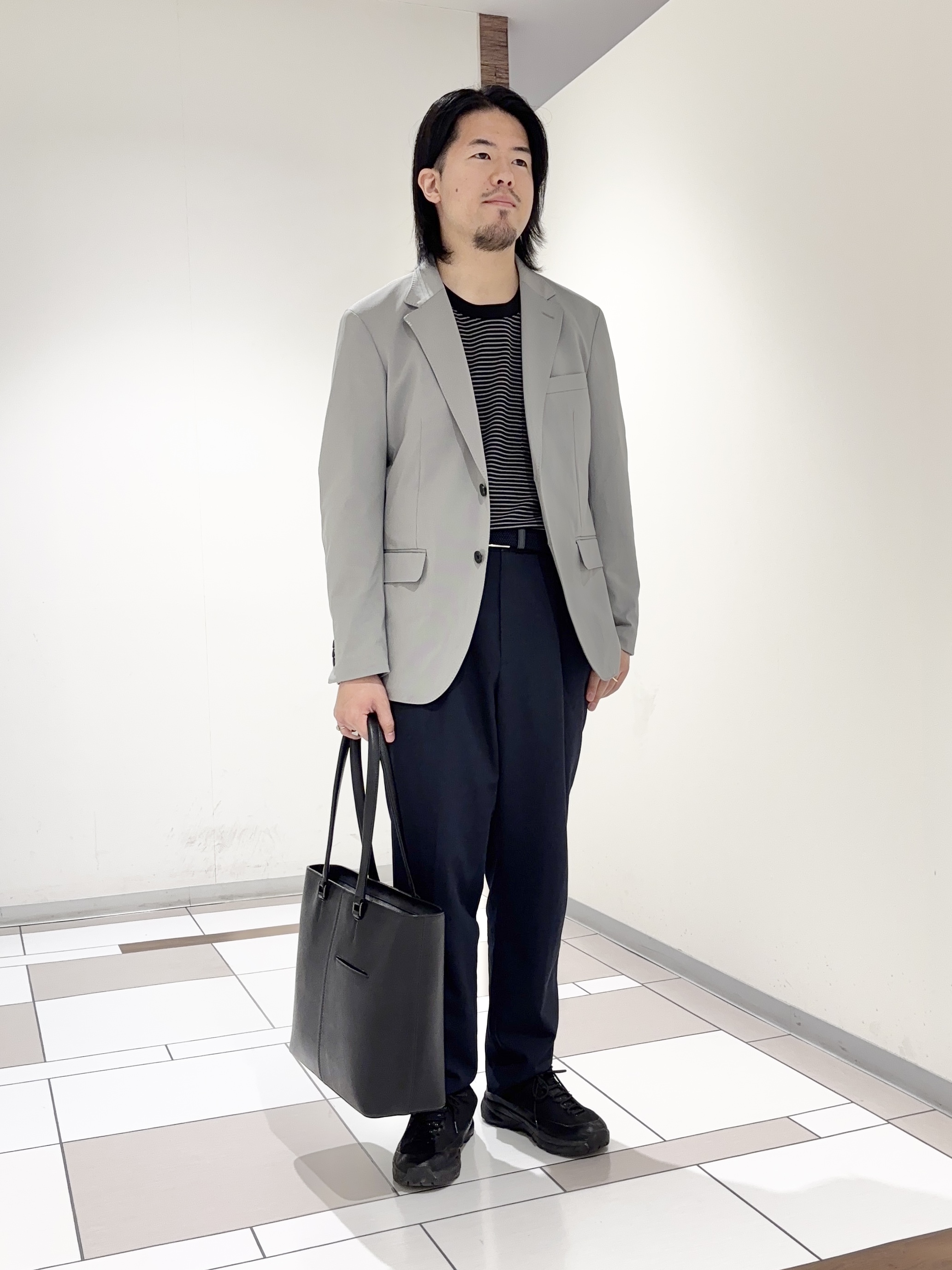 及川さんの「TAKEO KIKUCHI｜【360&deg;ストレッチ／軽量】None Of Stress ライト ジャケット（セットアップ対応）」を使ったコーディネート