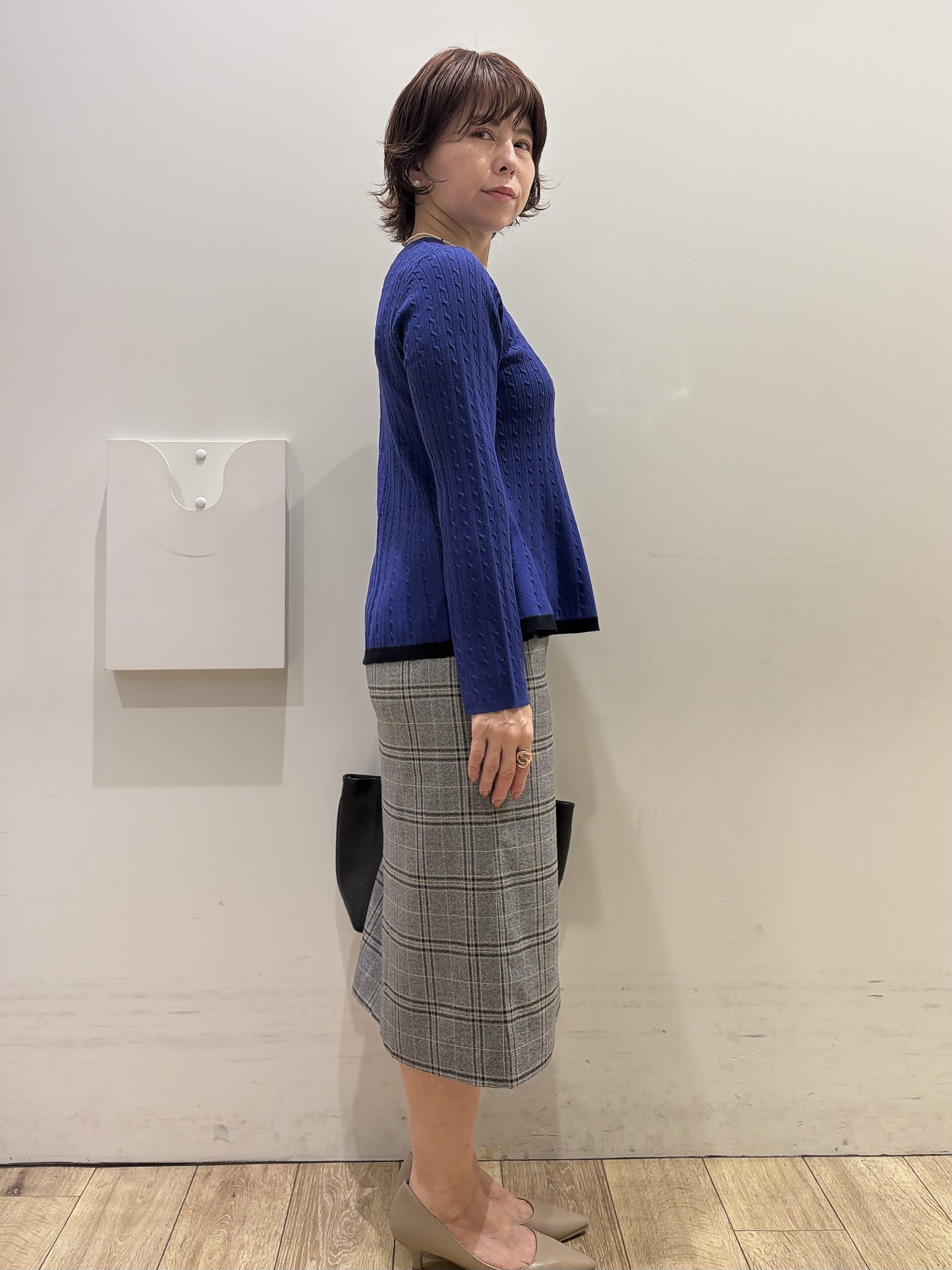 YUKOさんの「index｜バイカラーケーブルペプラムニット【洗濯機OK】」を使ったコーディネート