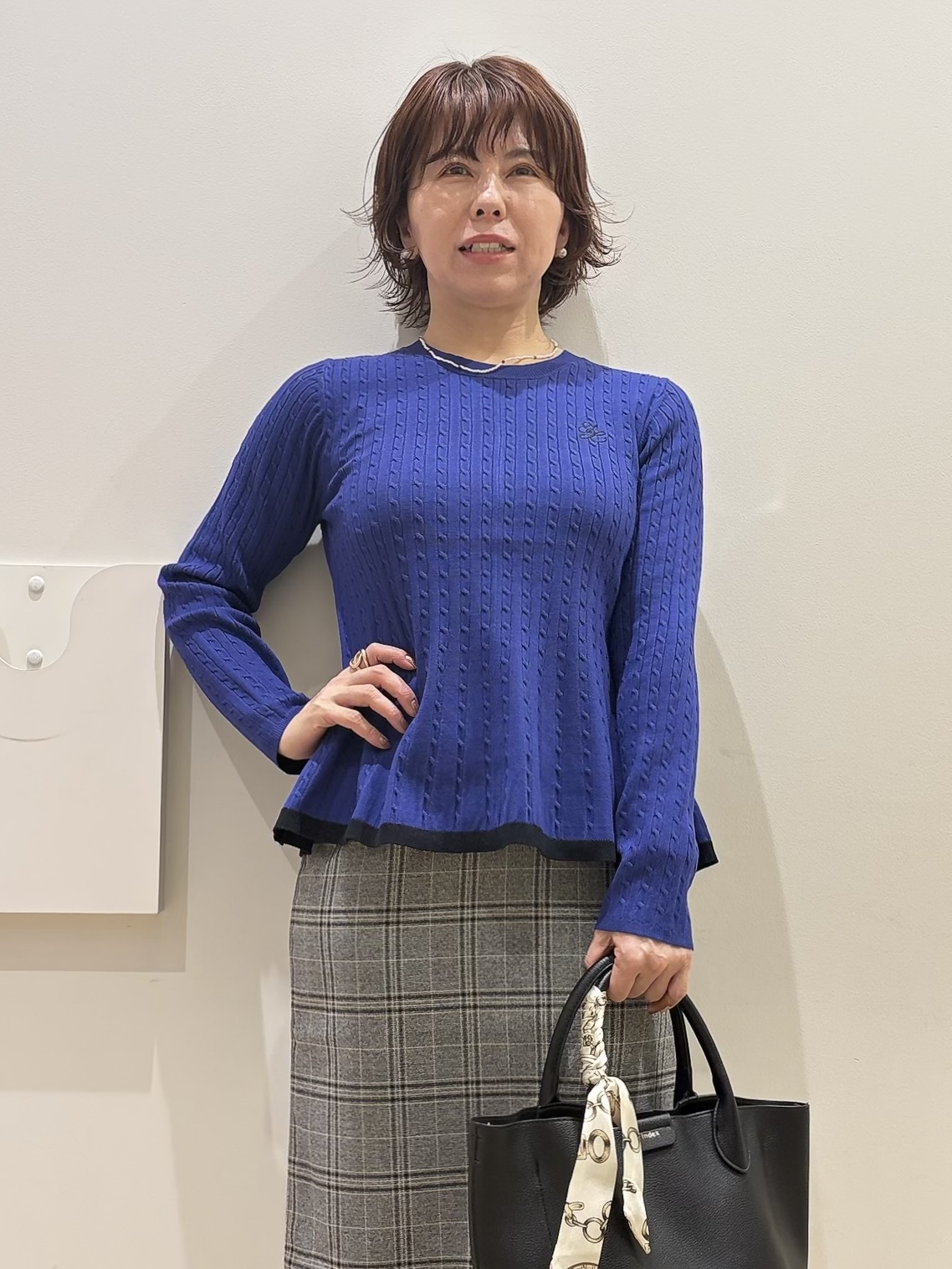 YUKOさんの「index｜バイカラーケーブルペプラムニット【洗濯機OK】」を使ったコーディネート