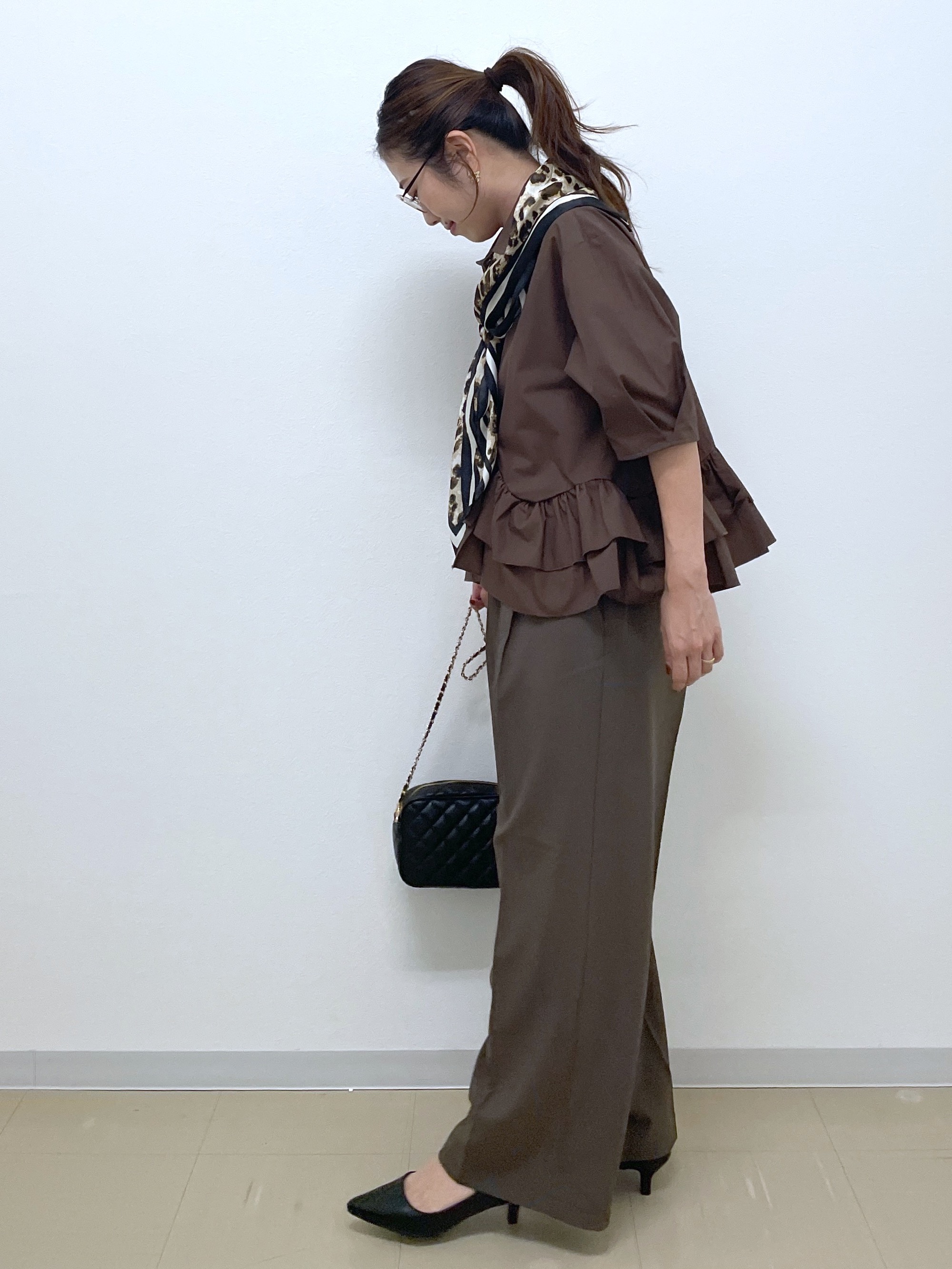 Akiさんの「OPAQUE.CLIP｜【森絵梨佳さん着用】裾ラッフルデザインブラウス《洗濯機OK》」を使ったコーディネート