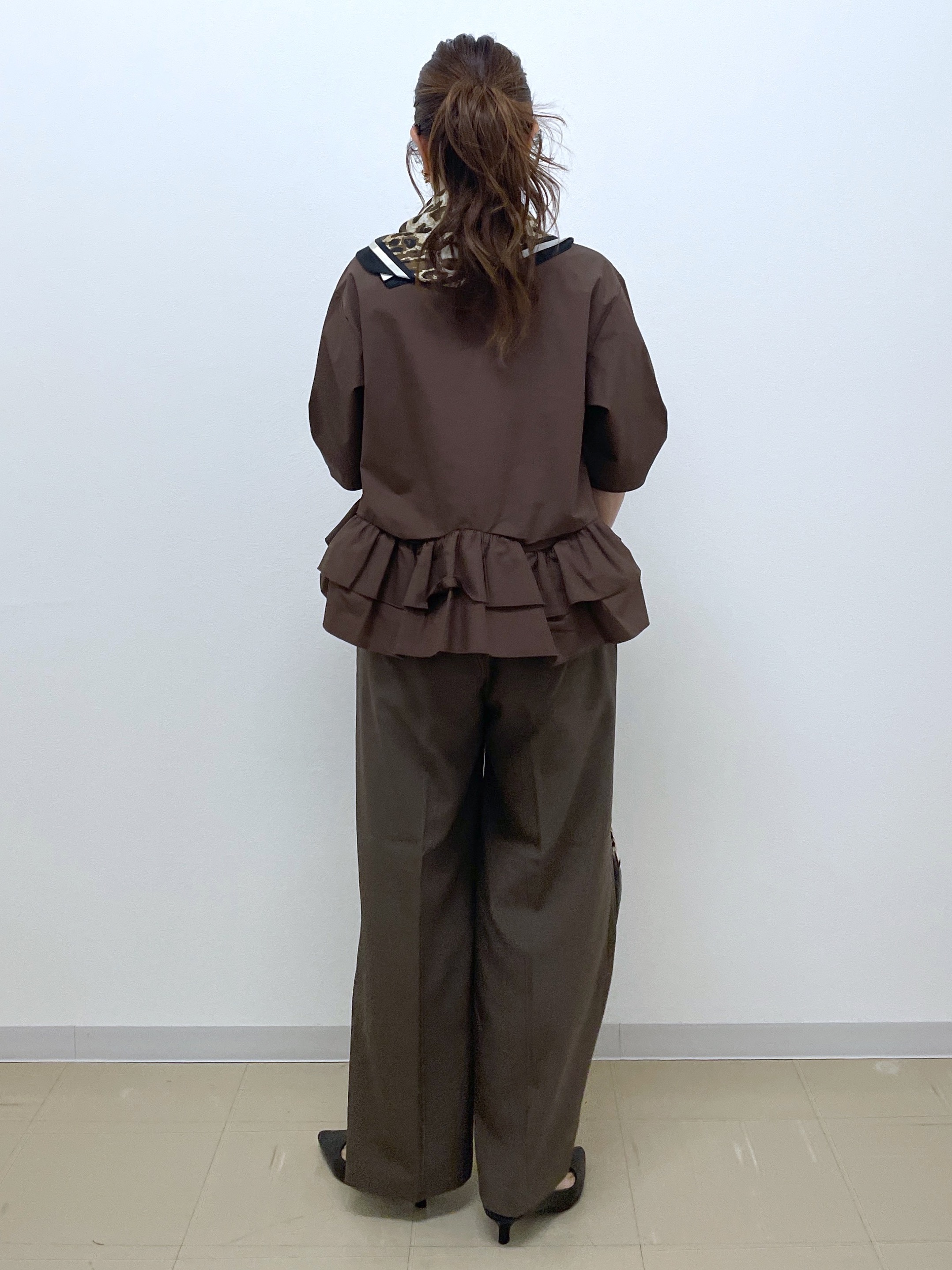 Akiさんの「OPAQUE.CLIP｜【森絵梨佳さん着用】裾ラッフルデザインブラウス《洗濯機OK》」を使ったコーディネート