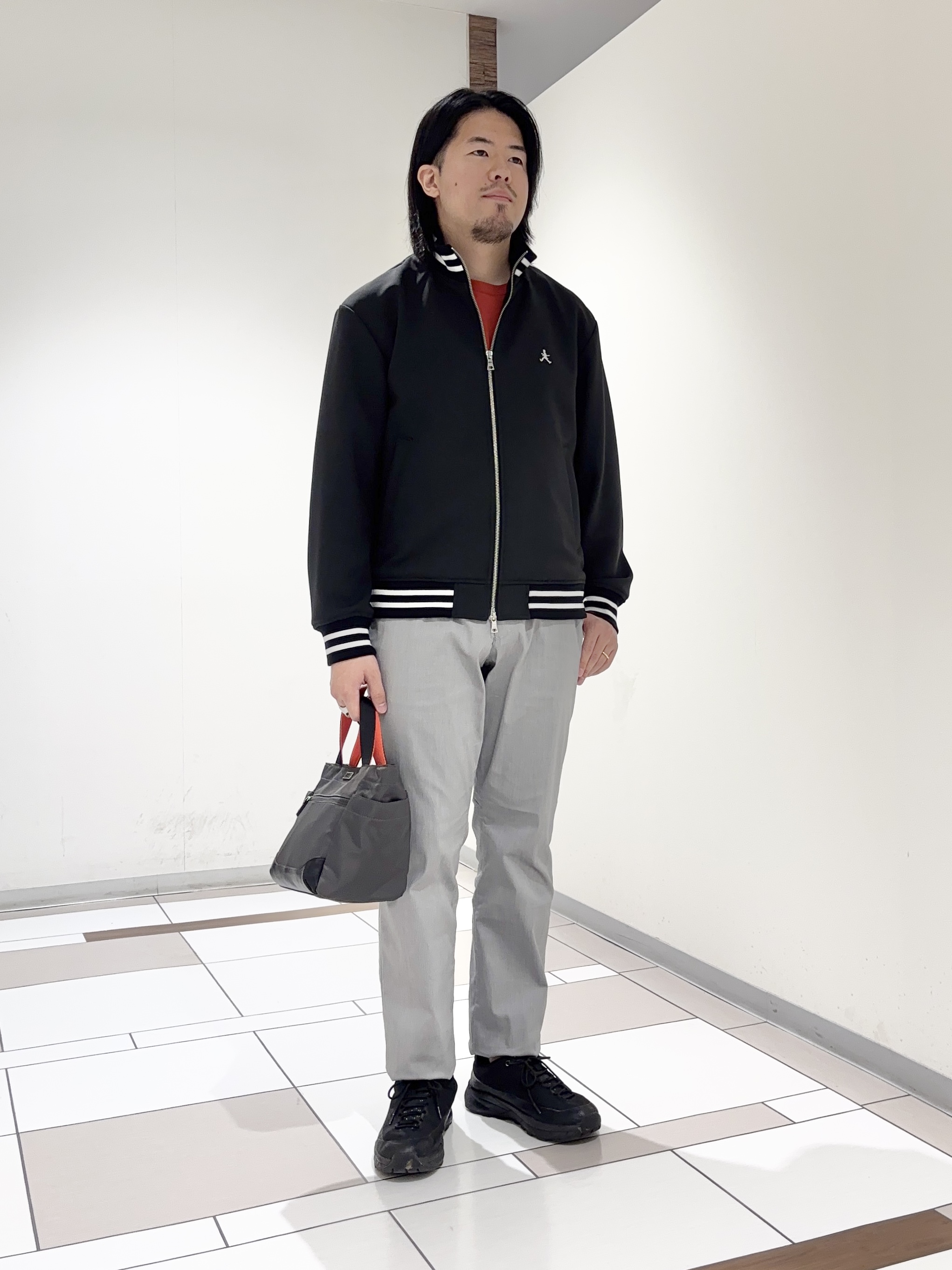 及川さんの「TAKEO KIKUCHI｜【BOWLER HAT LABEL】ダウンファブリック トラックジャケット」を使ったコーディネート