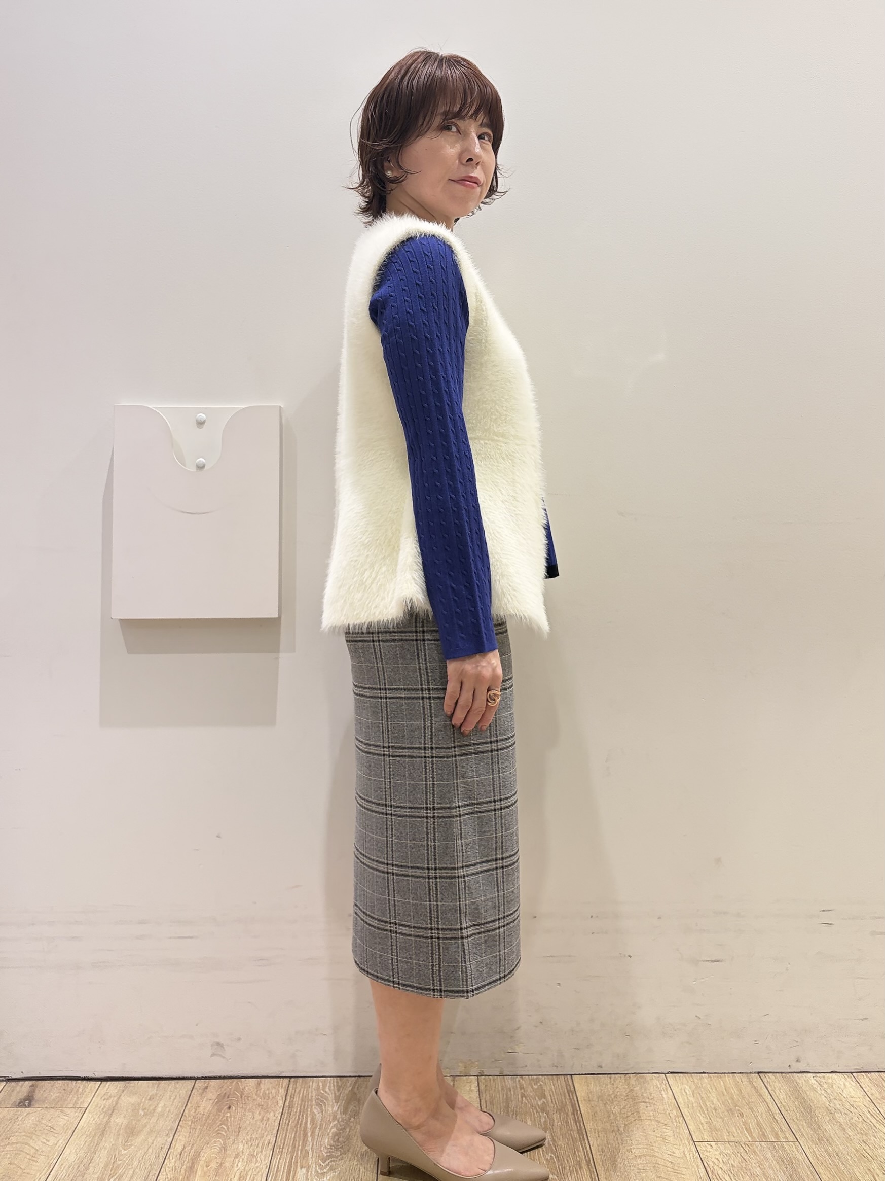 YUKOさんの「index｜フェザーニットペプラムジレ【洗濯機OK】」を使ったコーディネート