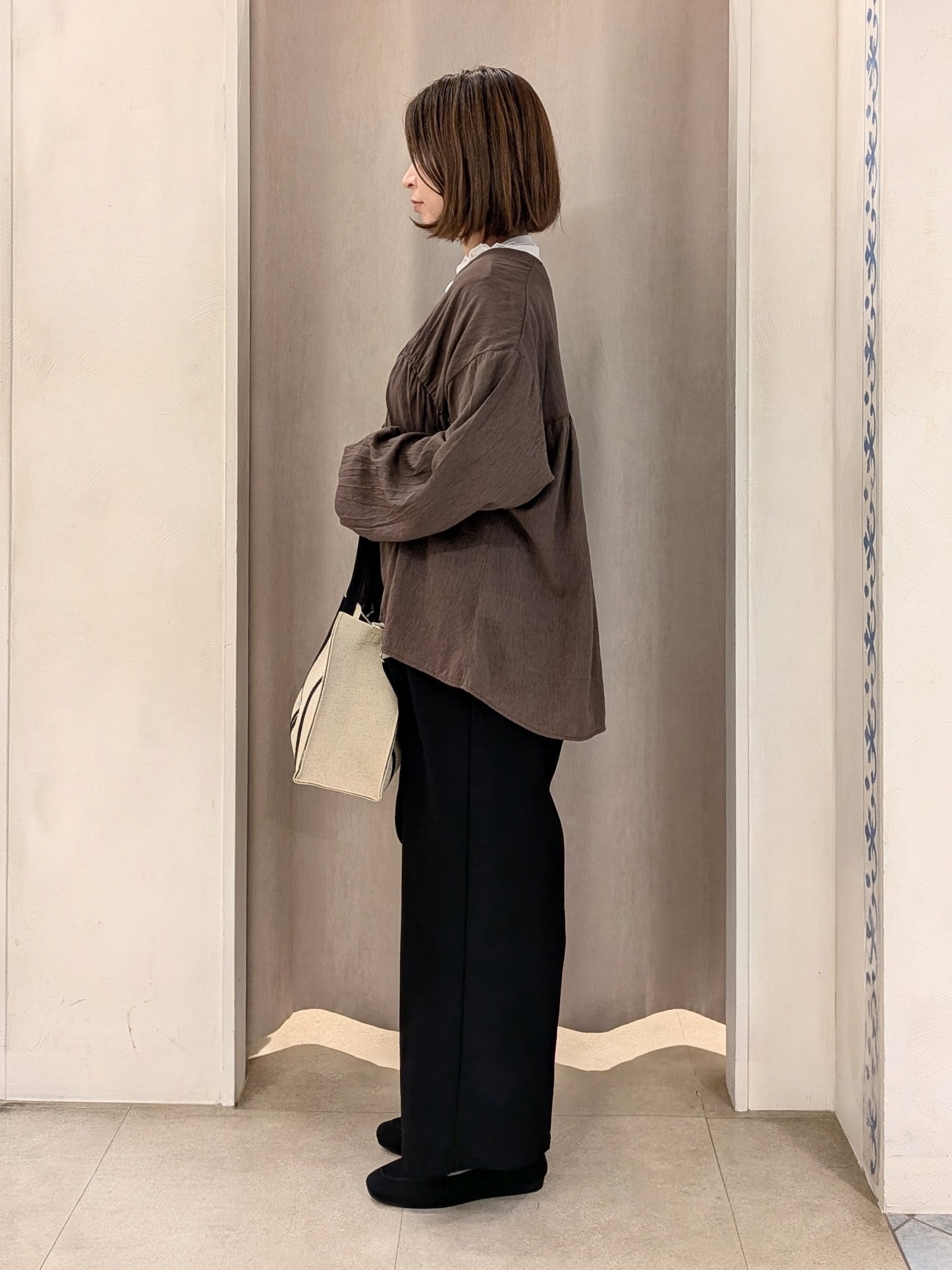 junさんの「SHOO･LA･RUE｜【S-LL/洗濯機可】着痩せシルエット シャーリングシャツカーディガン」を使ったコーディネート