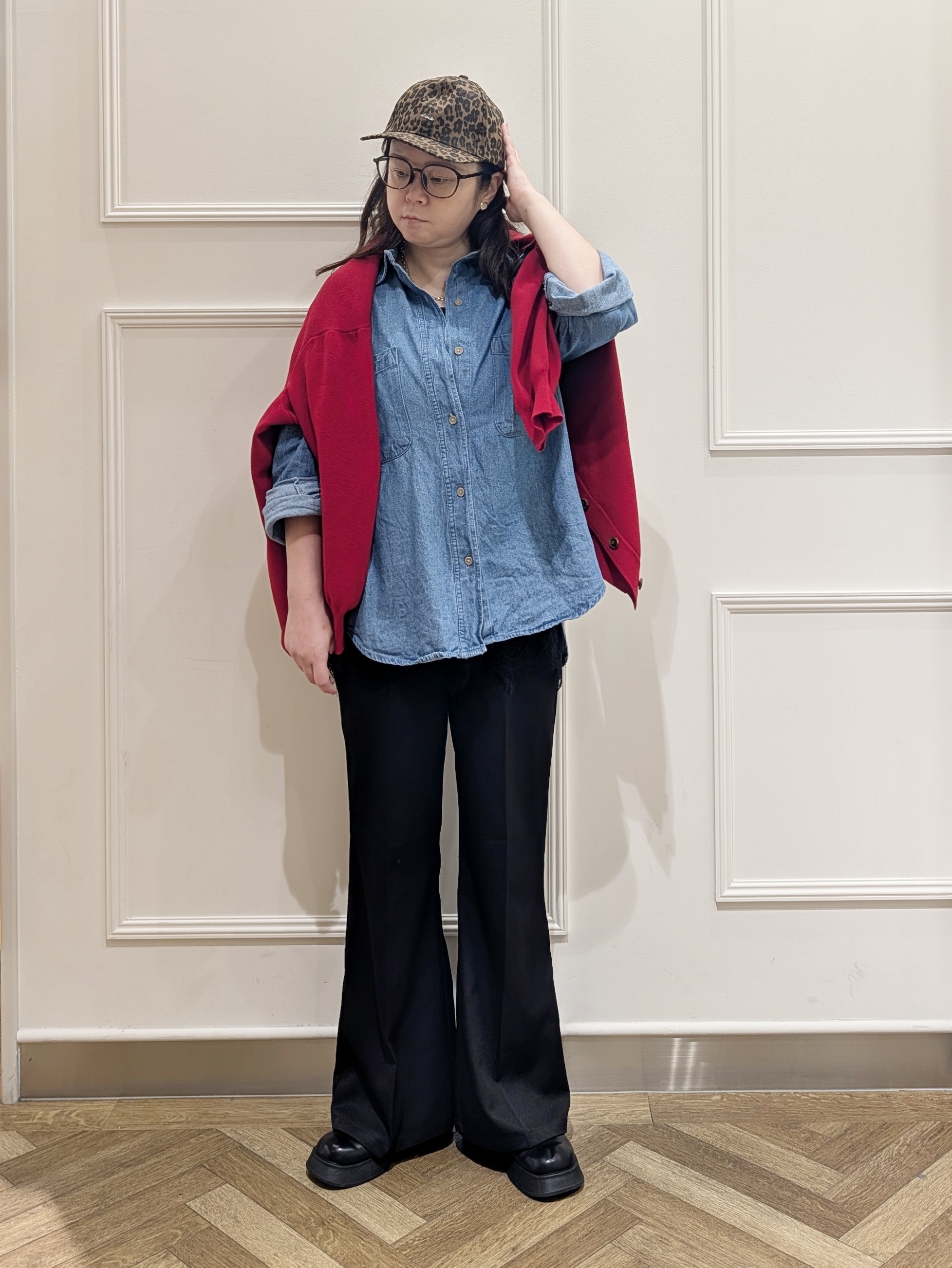 Pさんの「SHOO･LA･RUE｜【S-LL/洗濯機可/体型カバー】ライトオンスデニム ダブルポケット オーバーサイズシャツ」を使ったコーディネート