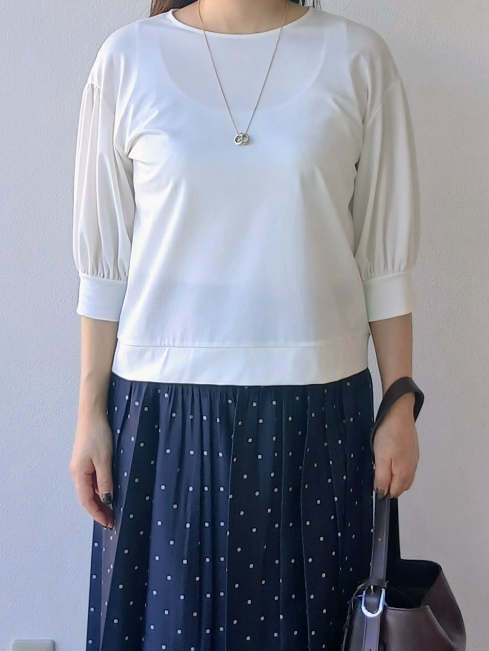 なみきさんの「UNTITLED｜【楽にきれい見え/体型カバー】パフスリーブジャージトップス」を使ったコーディネート