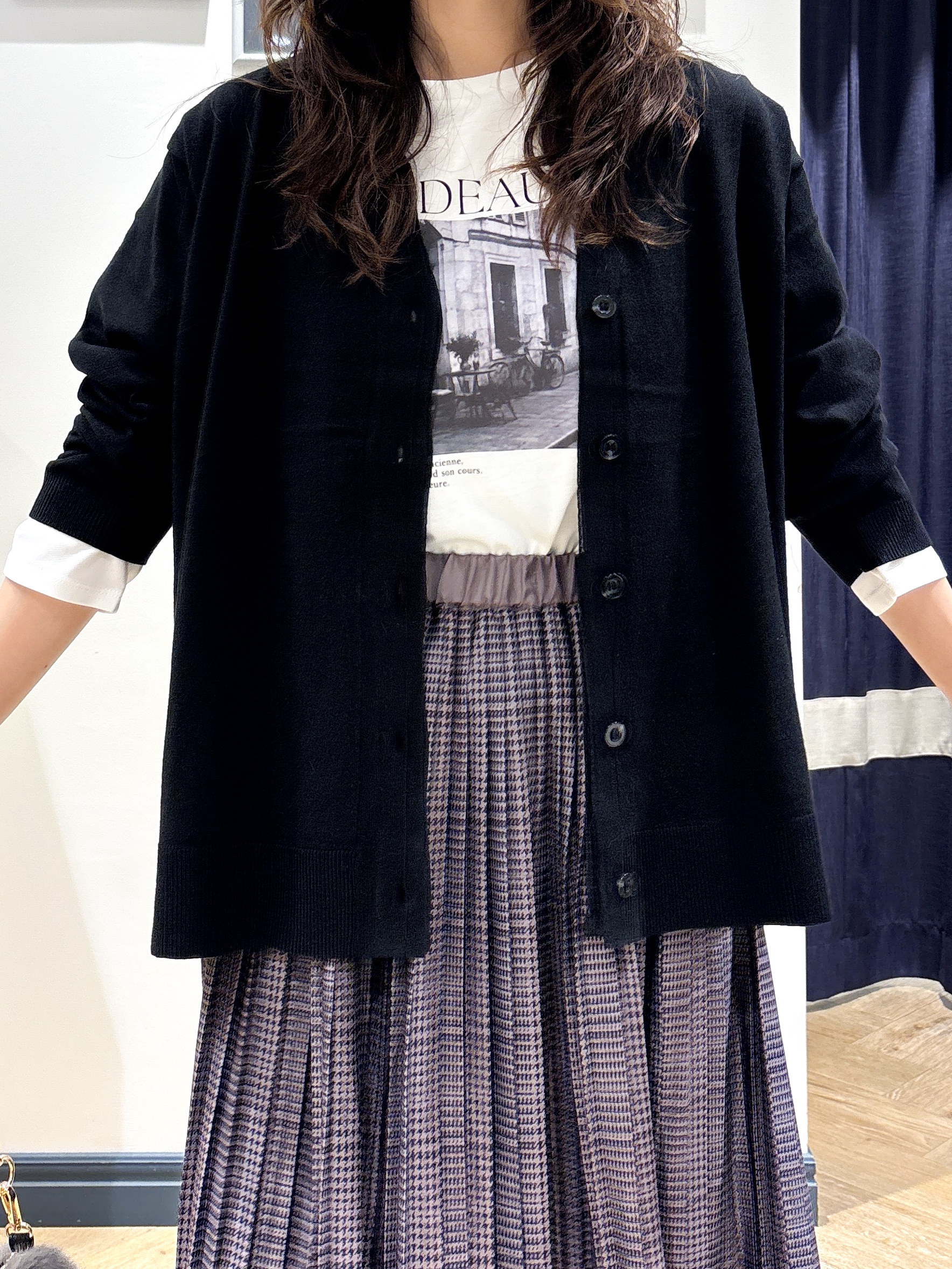 ayakaさんの「grove｜【毛玉軽減・2タイプから着丈選べる】キレイが続く Vネックカーディガン」を使ったコーディネート