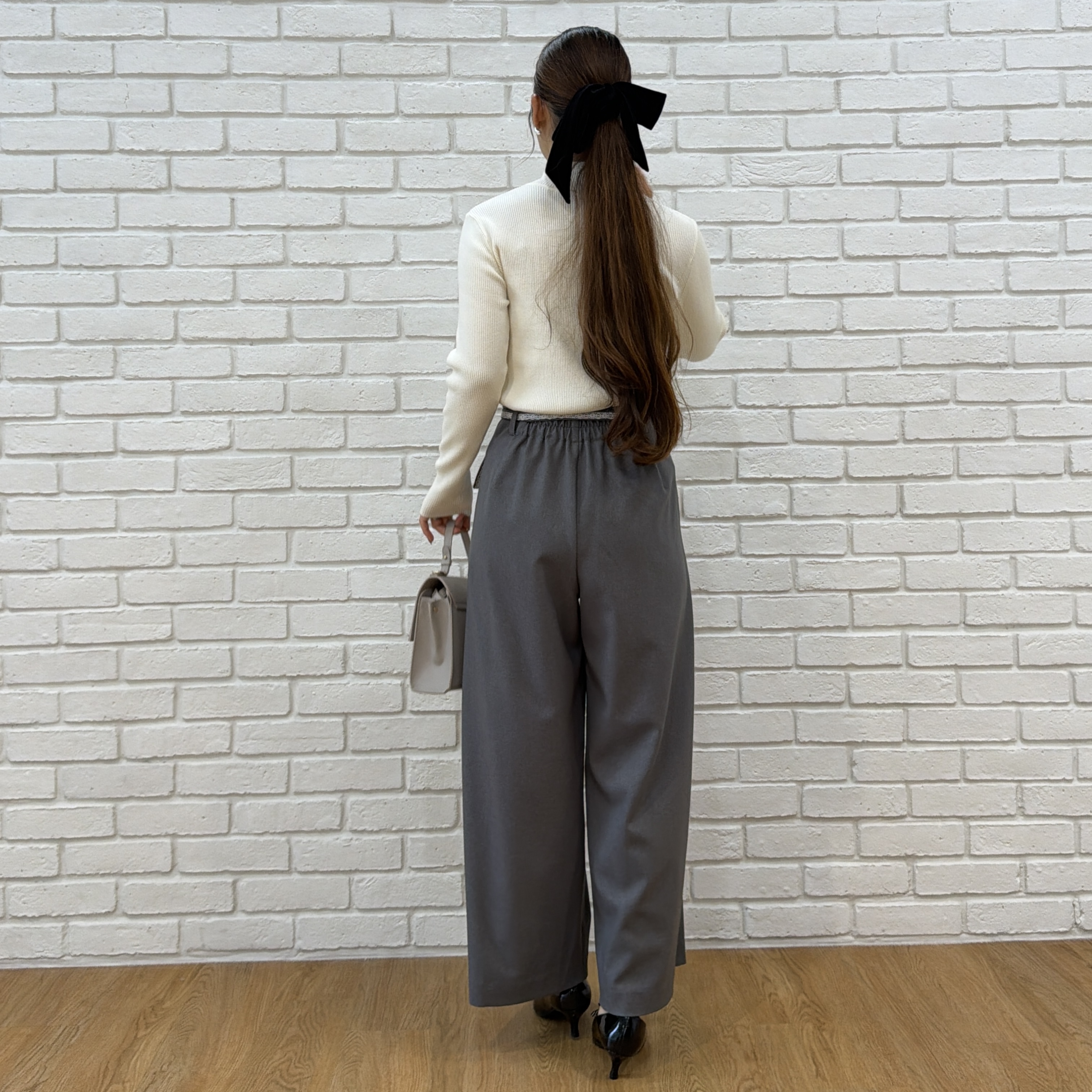 makiさんの「Couture brooch｜【大人フェミニンのBASIC】パール調リブニット【吸湿発熱・静電気防止・抗菌防臭・洗濯機可】」を使ったコーディネート
