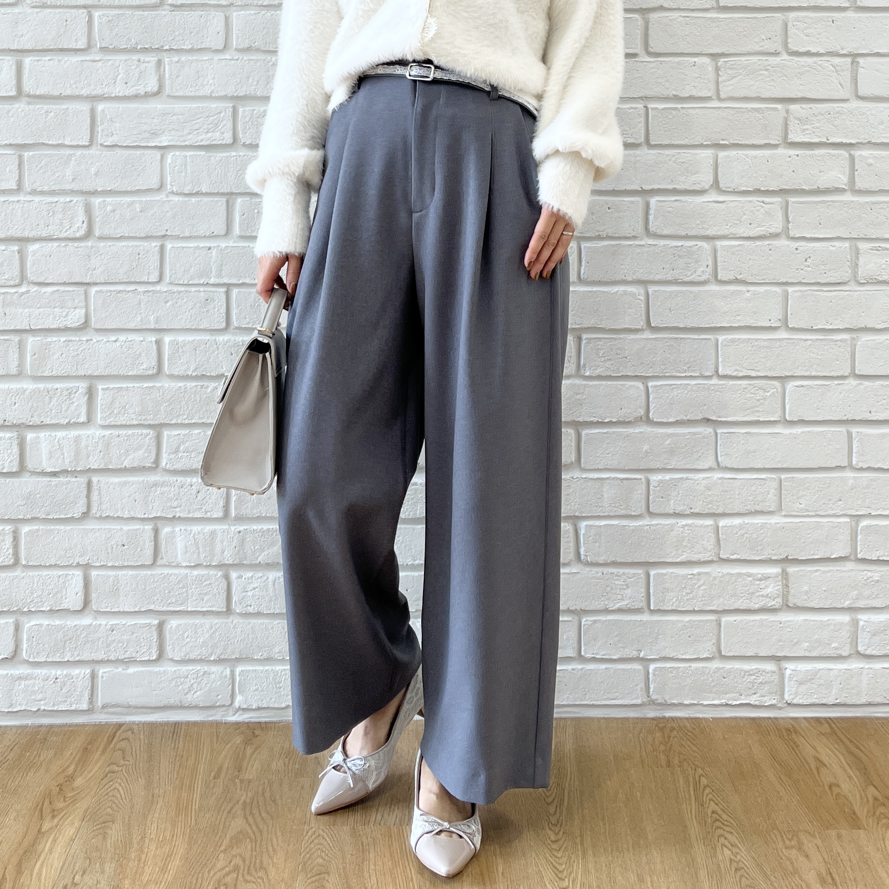 makiさんの「Couture brooch｜【ふわふわフェザー】前後2WAY ニットカーディガン」を使ったコーディネート