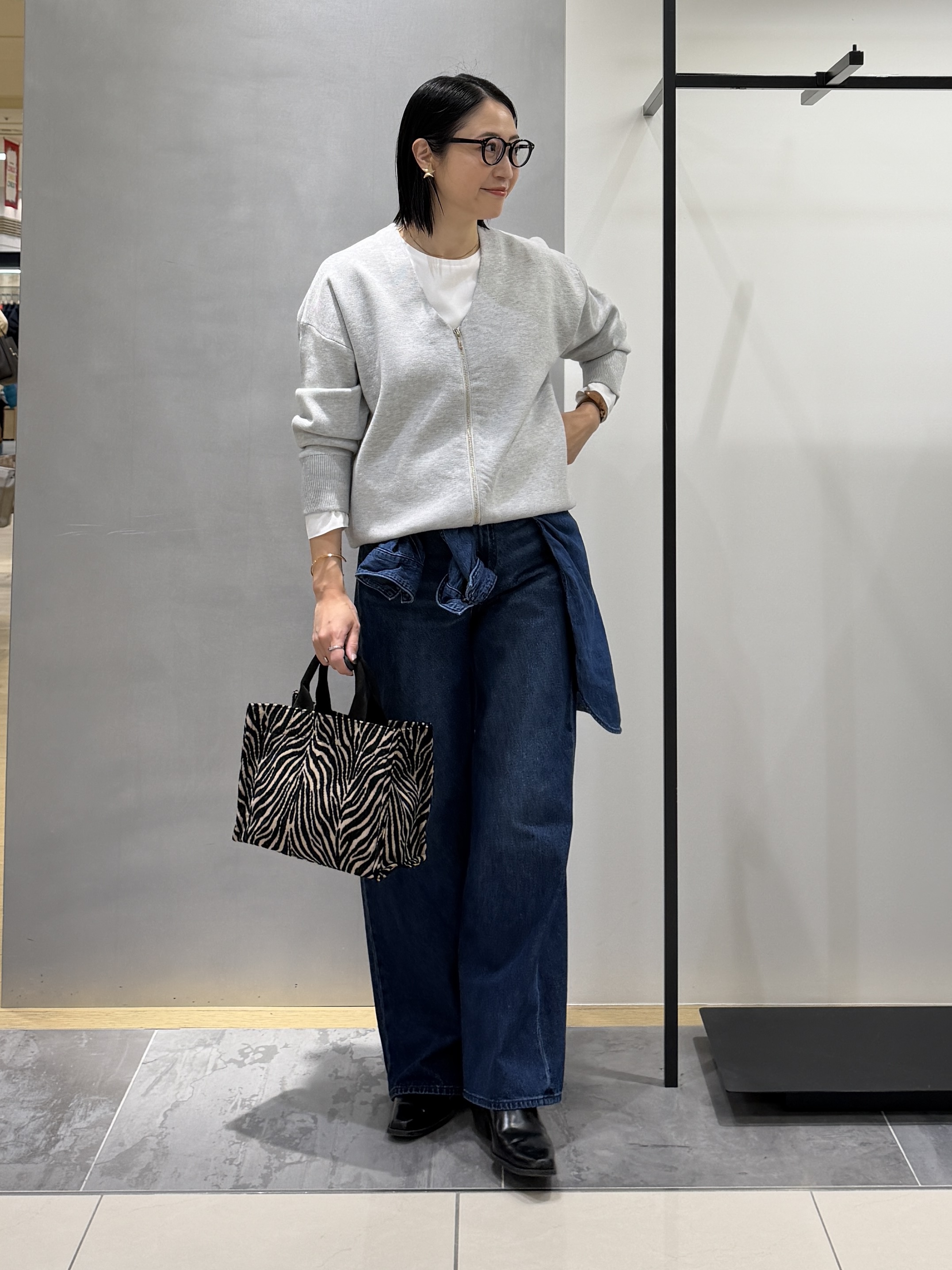 shihoさんの「INDIVI｜【ミラノリブ編み】ジップニットブルゾン」を使ったコーディネート