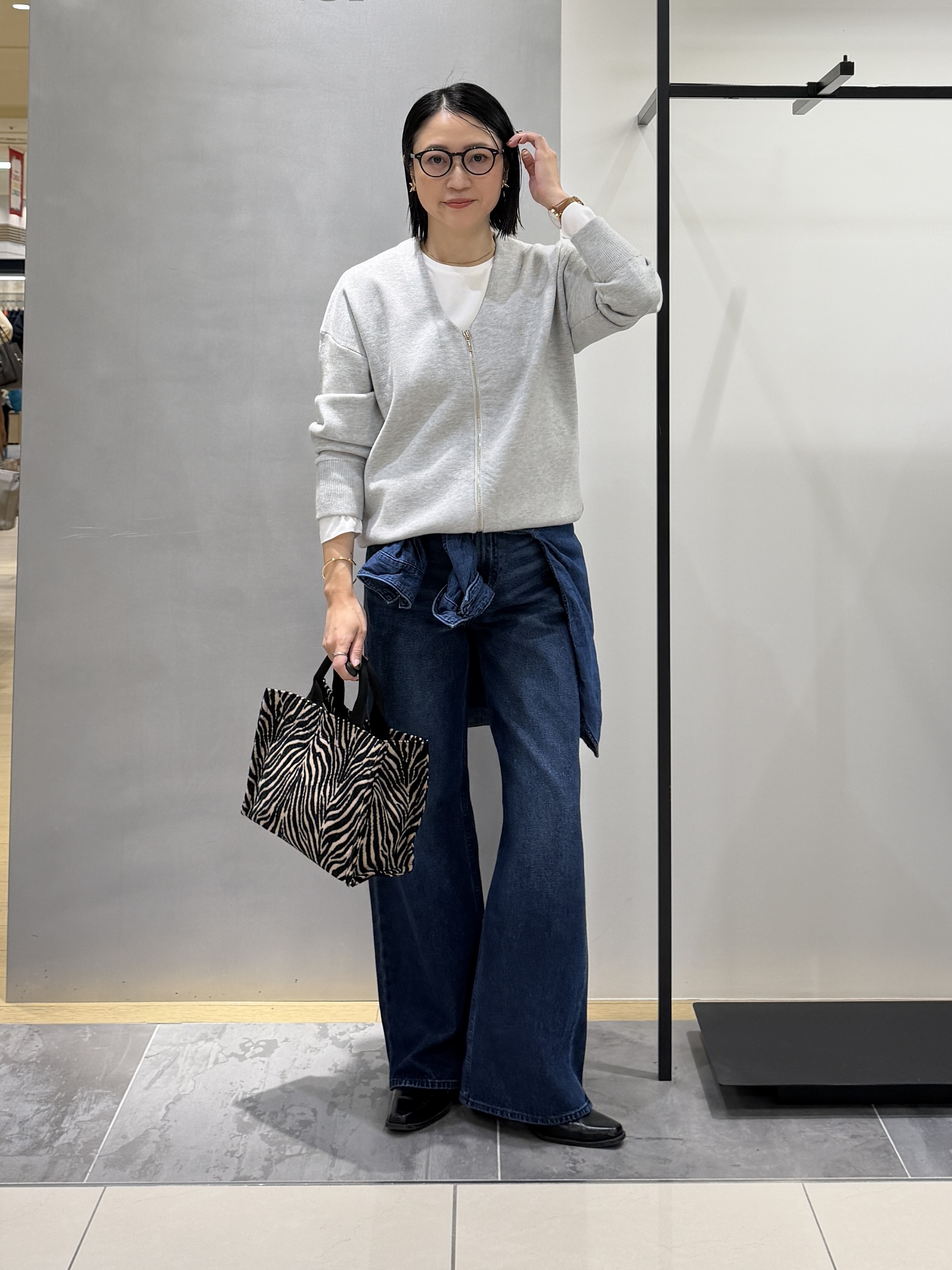 shihoさんの「INDIVI｜【ミラノリブ編み】ジップニットブルゾン」を使ったコーディネート