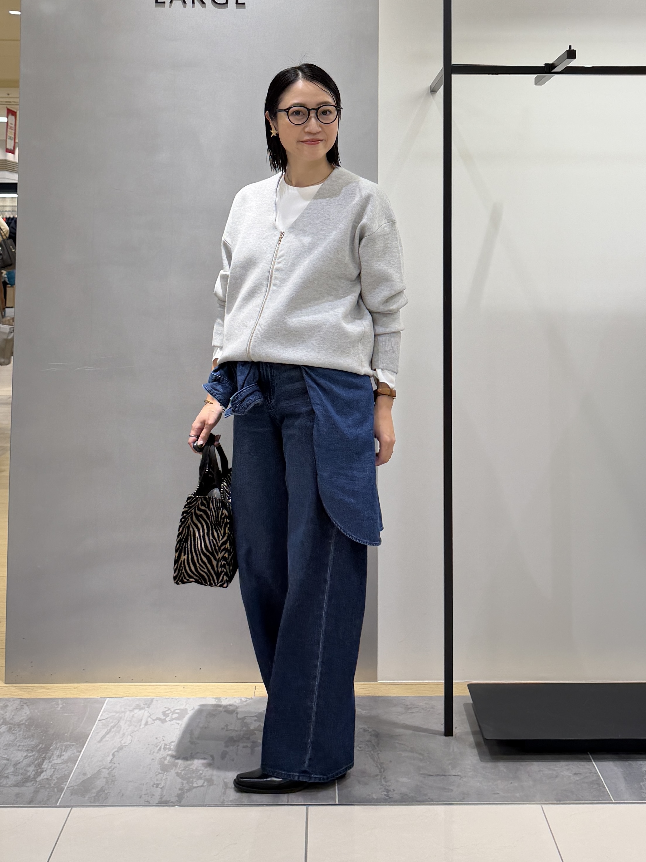 shihoさんの「INDIVI｜【ミラノリブ編み】ジップニットブルゾン」を使ったコーディネート