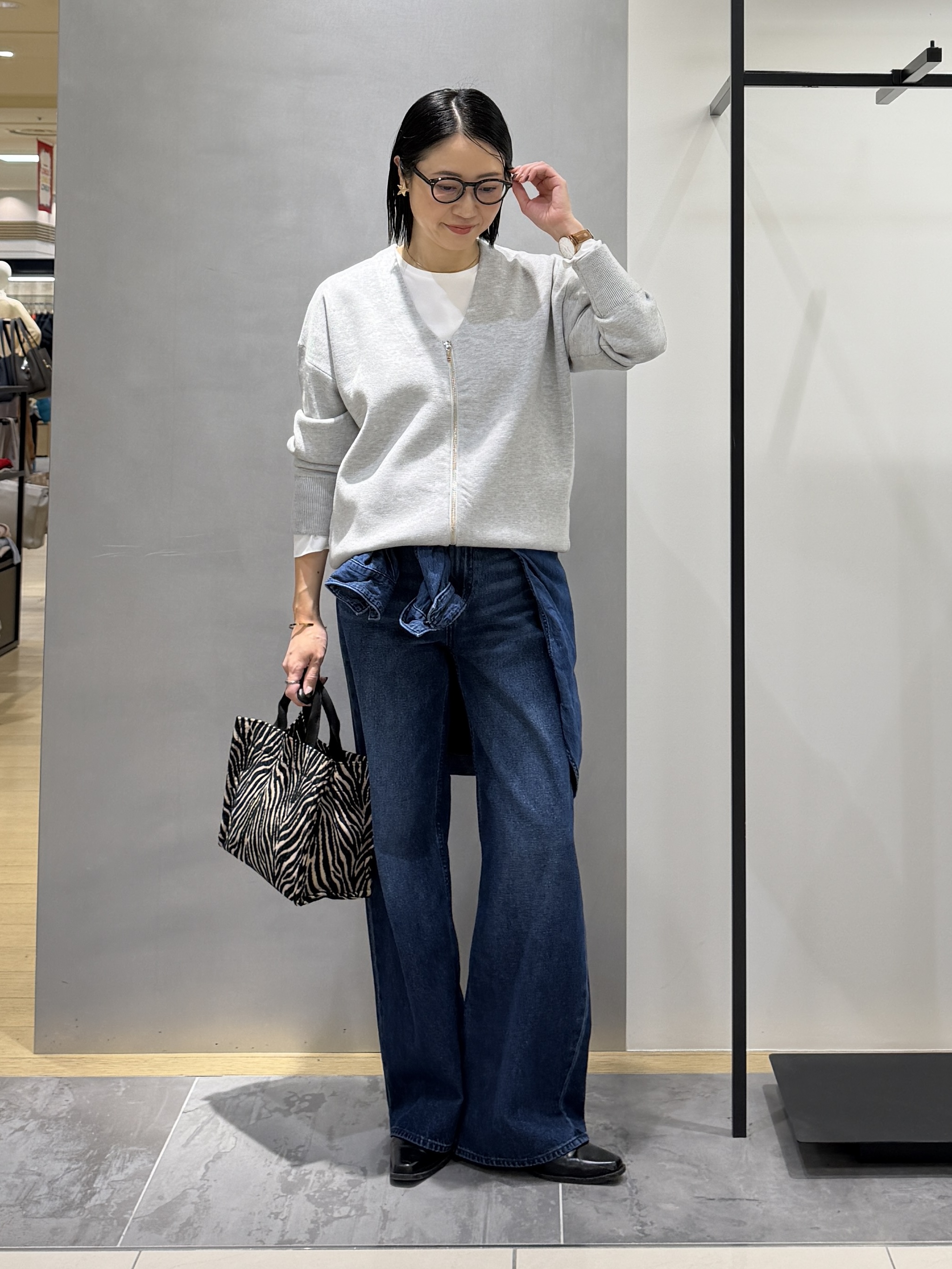 shihoさんの「INDIVI｜【ミラノリブ編み】ジップニットブルゾン」を使ったコーディネート