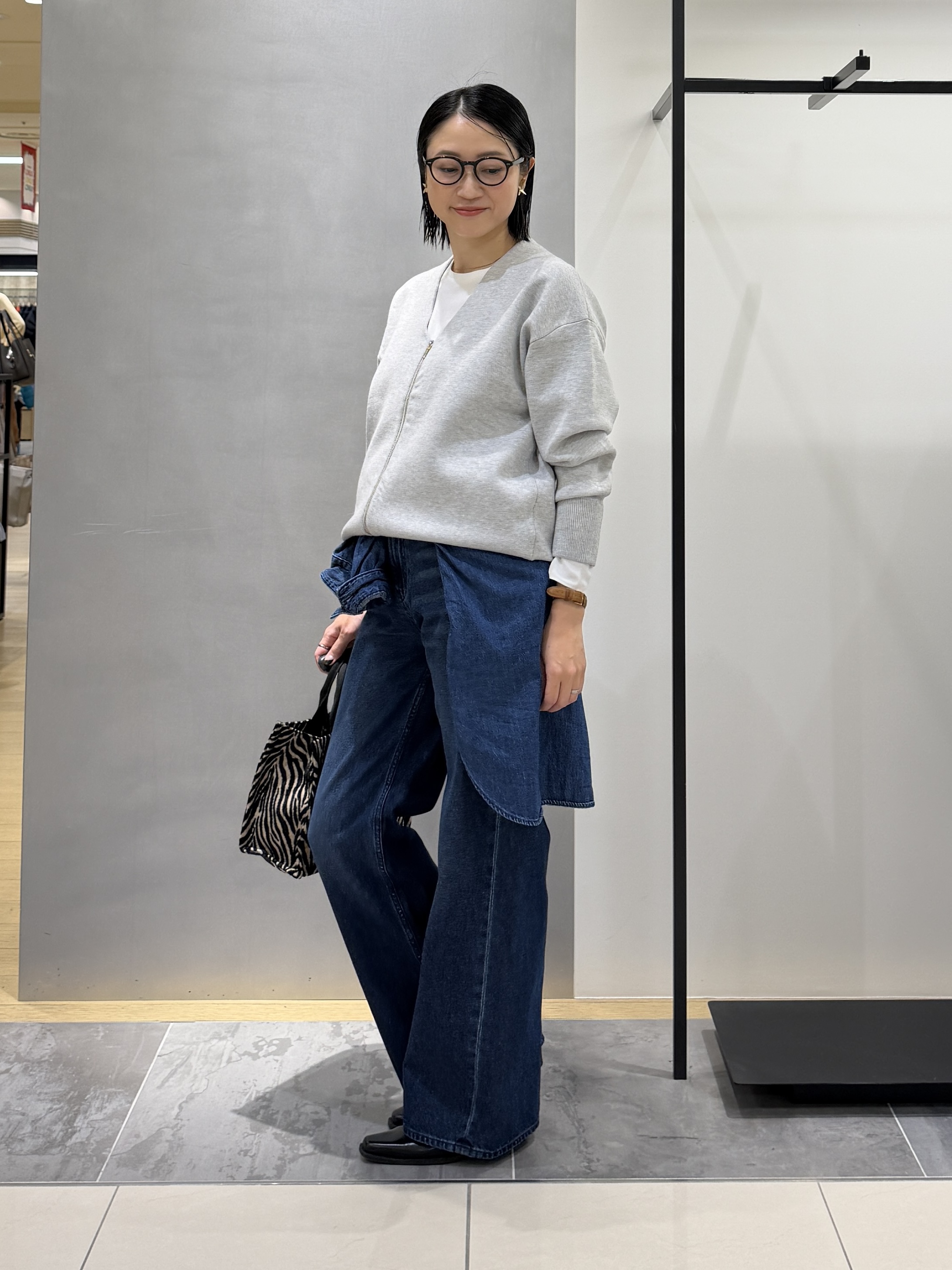 shihoさんの「INDIVI｜【ミラノリブ編み】ジップニットブルゾン」を使ったコーディネート