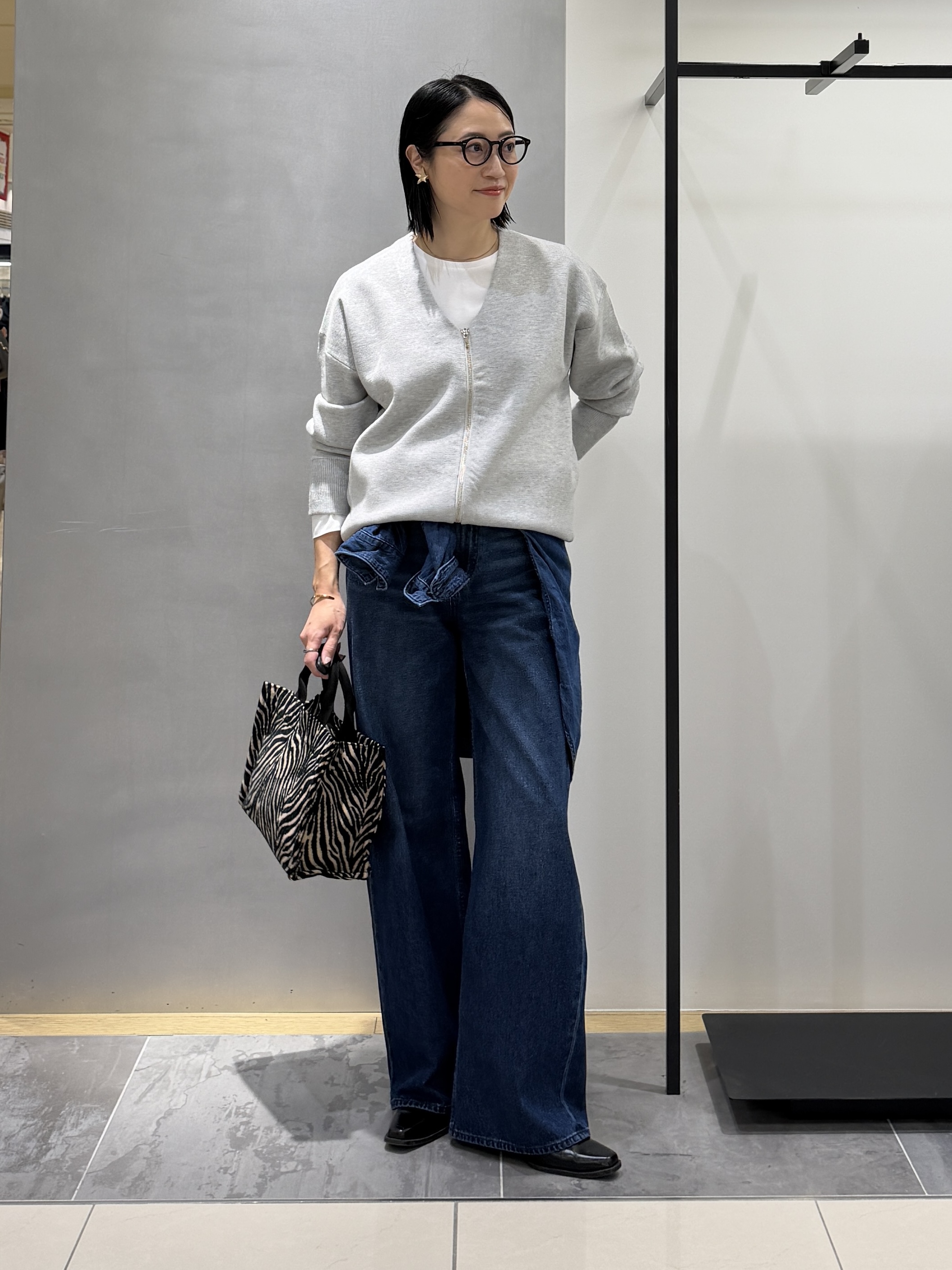 shihoさんの「INDIVI｜【ミラノリブ編み】ジップニットブルゾン」を使ったコーディネート