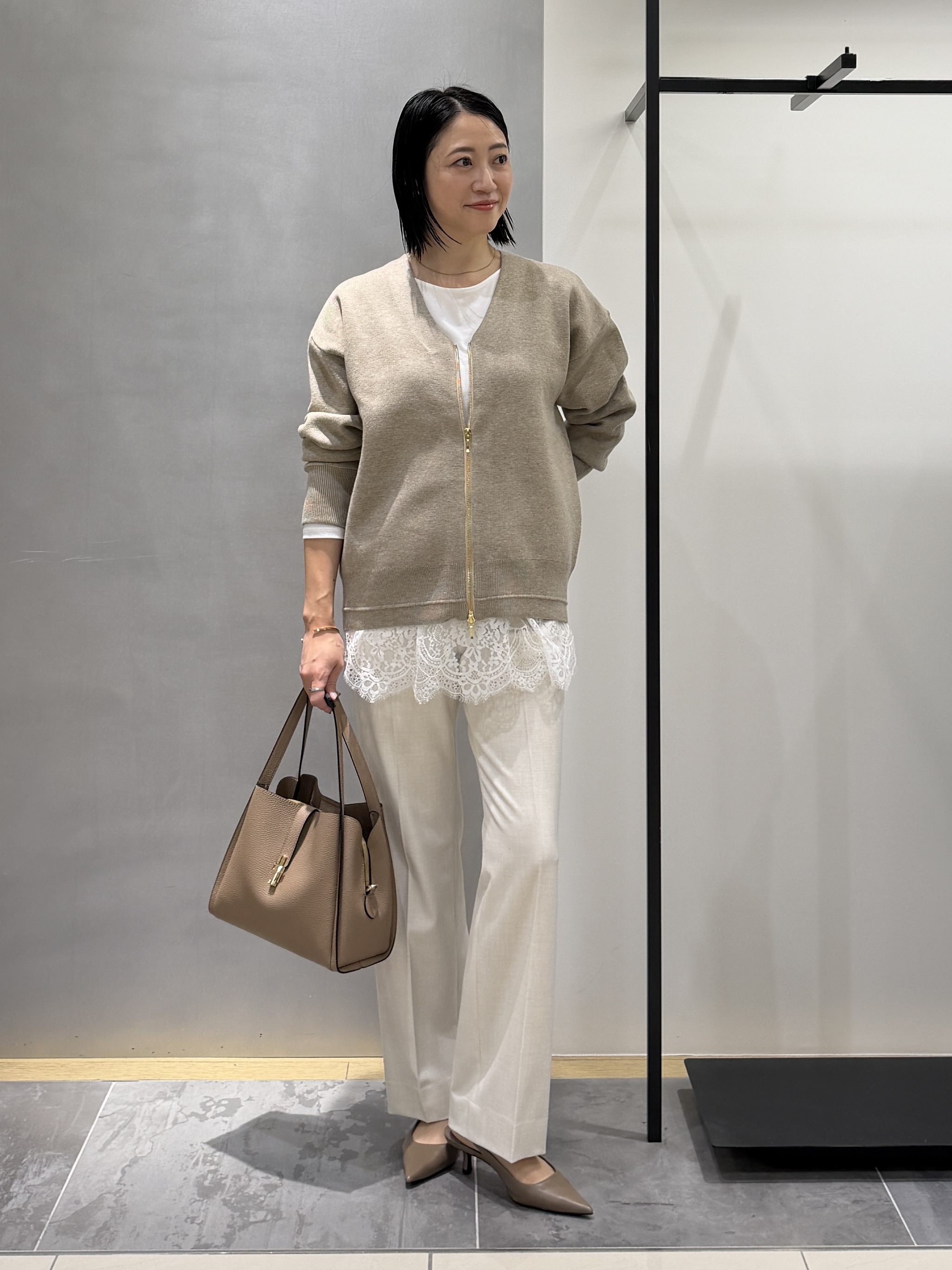 shihoさんの「INDIVI｜【ミラノリブ編み】ジップニットブルゾン」を使ったコーディネート