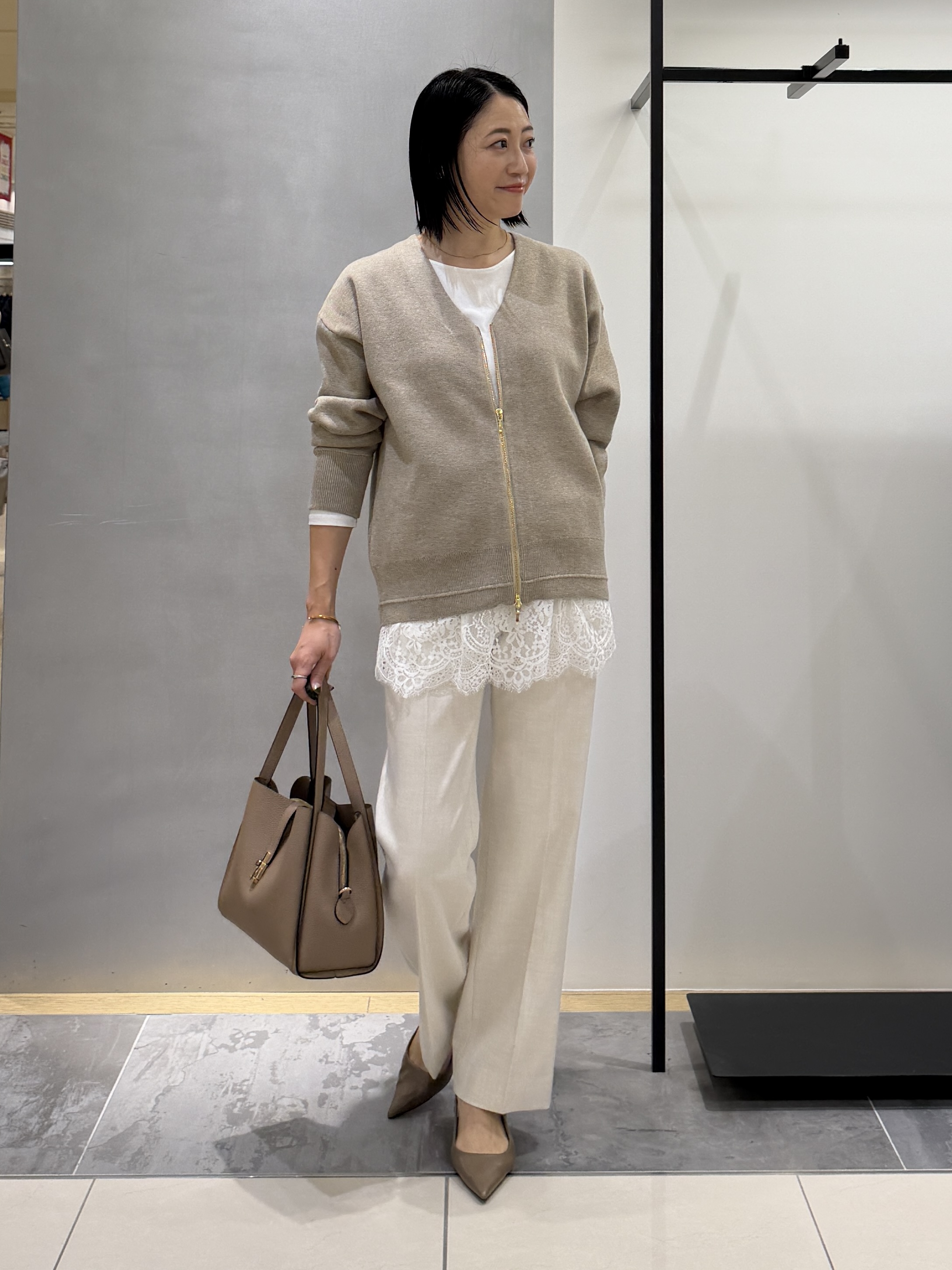 shihoさんの「INDIVI｜【ミラノリブ編み】ジップニットブルゾン」を使ったコーディネート