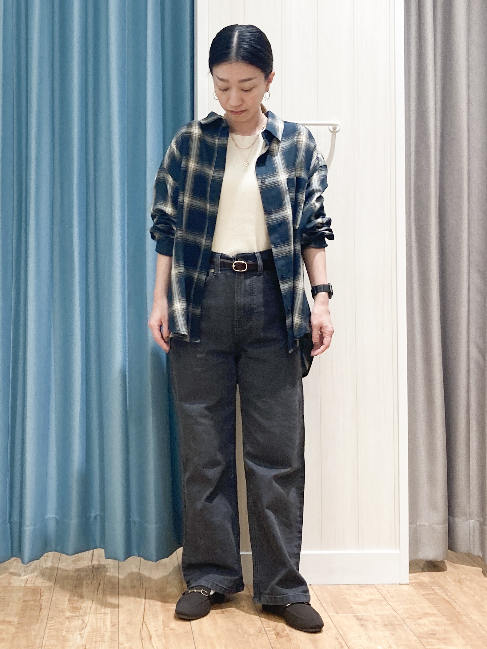 thさんの「SHOO･LA･RUE｜【洗濯後しわになりにくい/S-LL】気分で選ぶ 大人のデイリー使いに ベーシックシャツ」を使ったコーディネート
