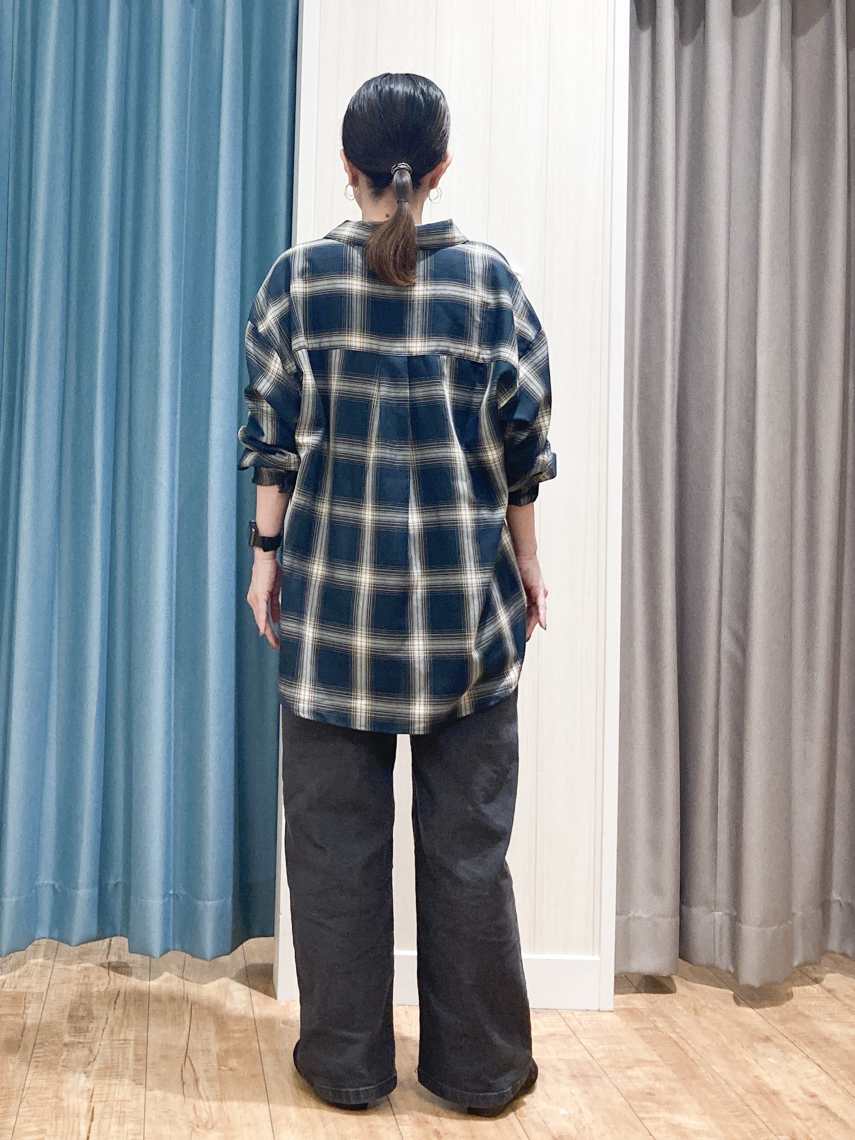 thさんの「SHOO･LA･RUE｜【洗濯後しわになりにくい/S-LL】気分で選ぶ 大人のデイリー使いに ベーシックシャツ」を使ったコーディネート